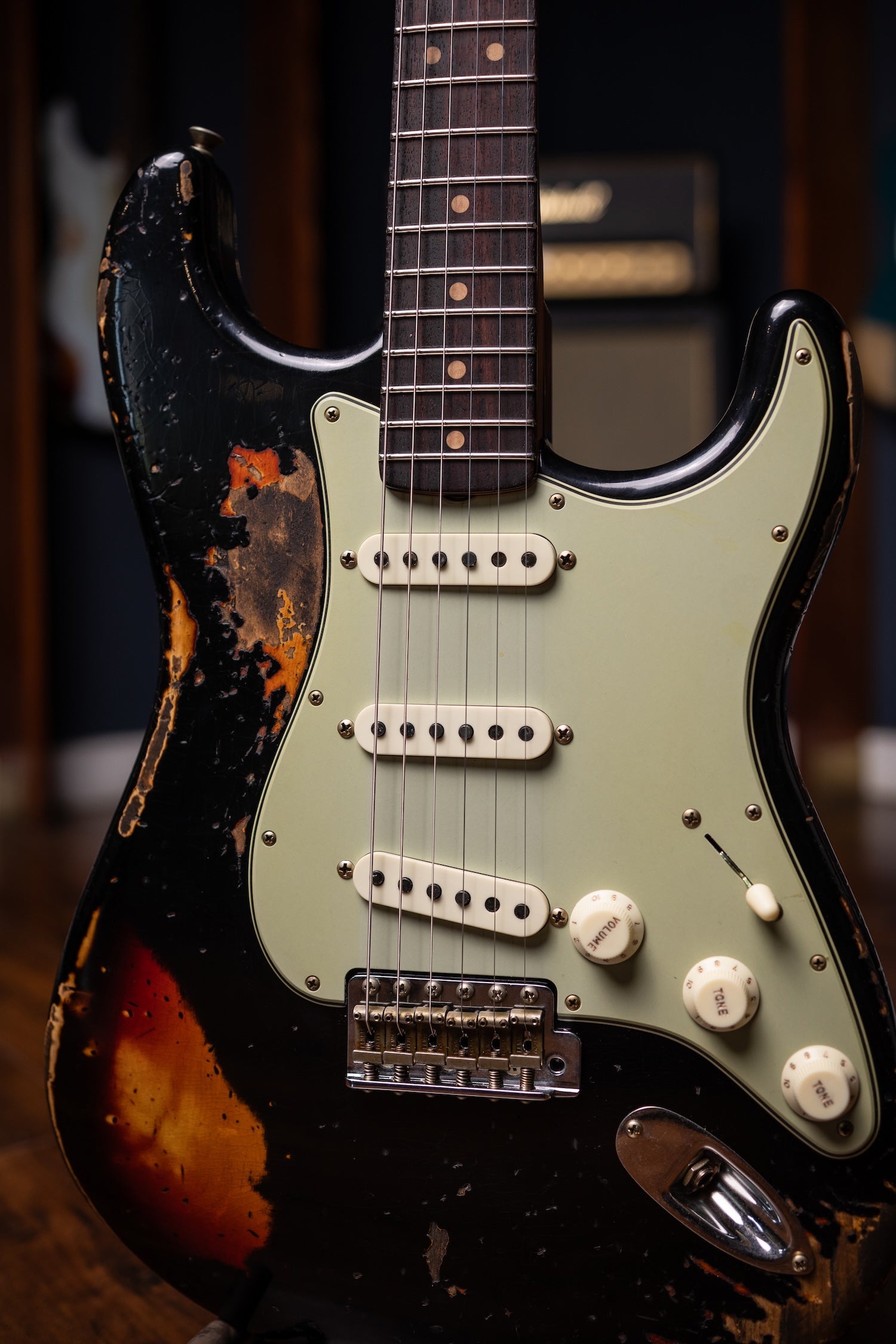 Fender Custom Shop 1963 Stratocaster® Super Heavy Relic - Super Faded Aged Black over 3 Color Sunburst