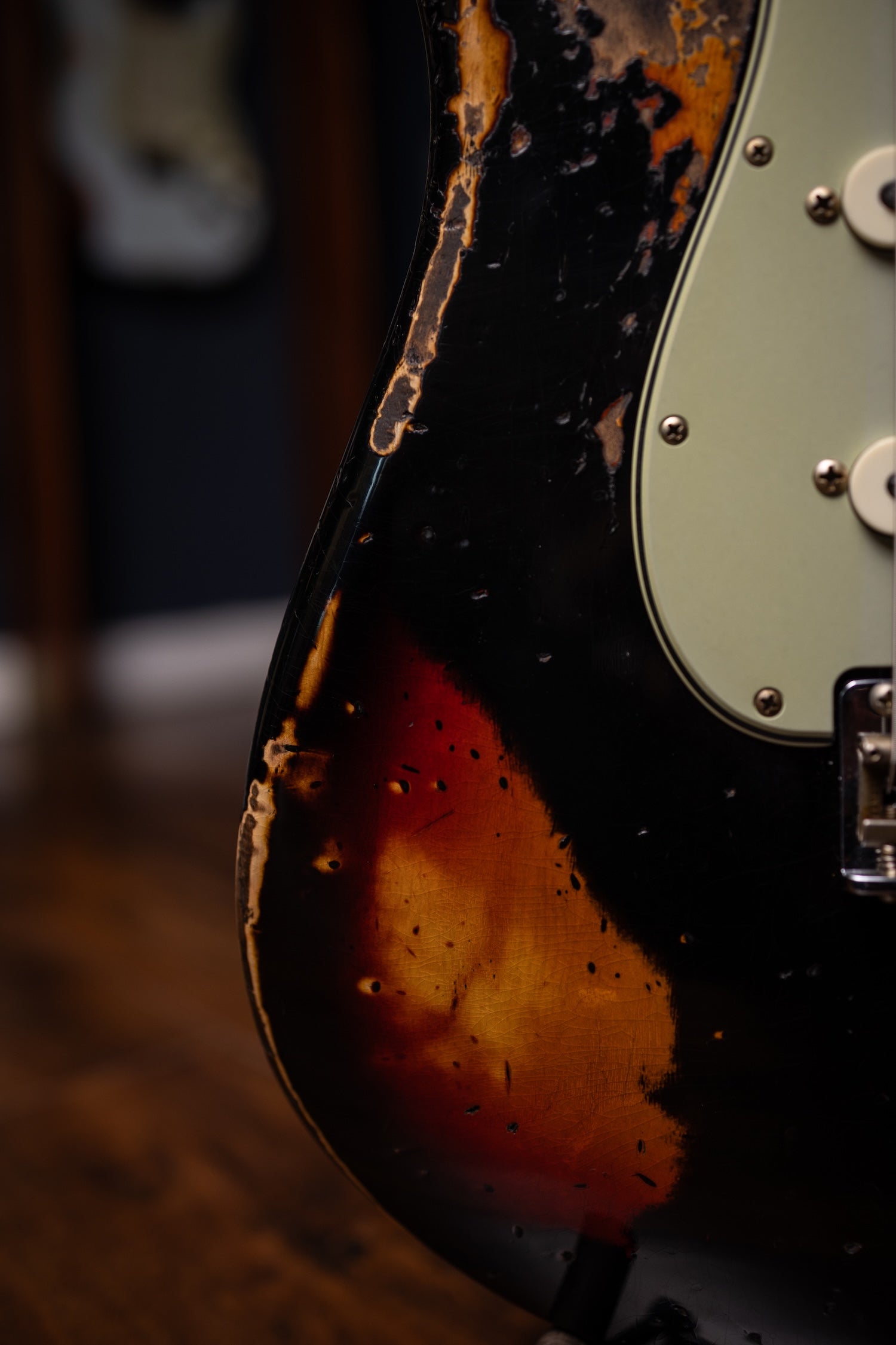 Fender Custom Shop 1963 Stratocaster® Super Heavy Relic - Super Faded Aged Black over 3 Color Sunburst