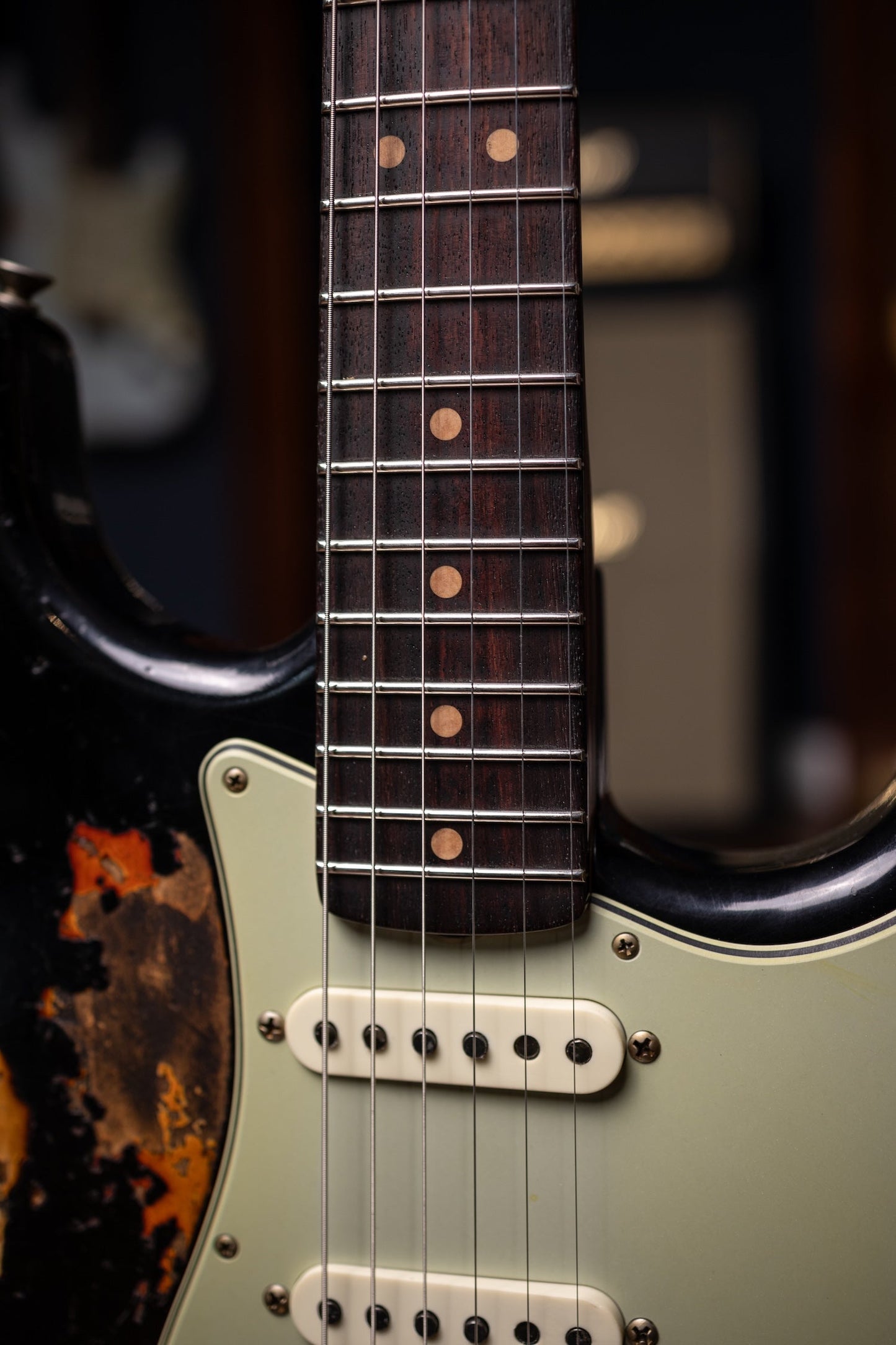 Fender Custom Shop 1963 Stratocaster® Super Heavy Relic - Super Faded Aged Black over 3 Color Sunburst