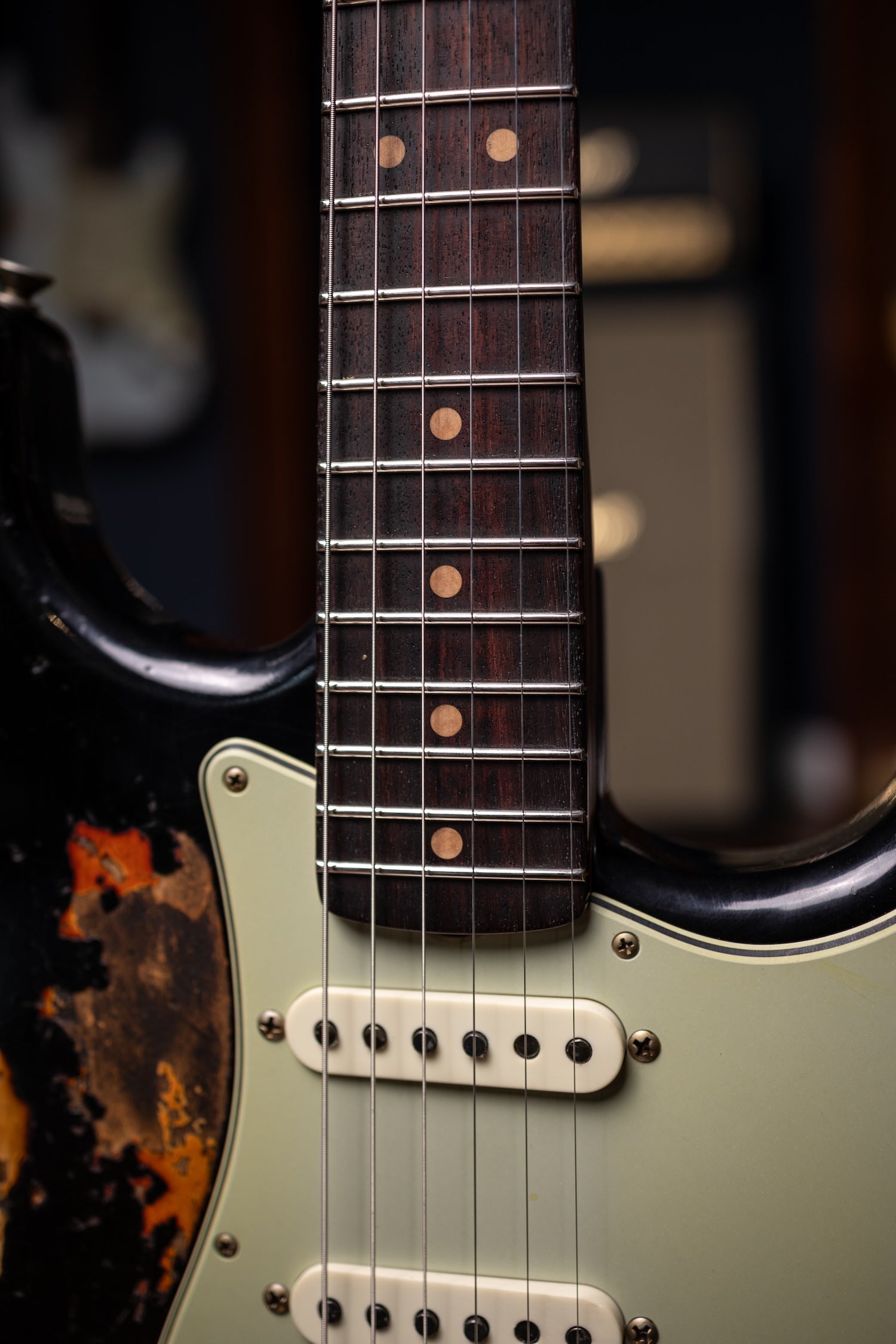 Fender Custom Shop 1963 Stratocaster® Super Heavy Relic - Super Faded Aged Black over 3 Color Sunburst