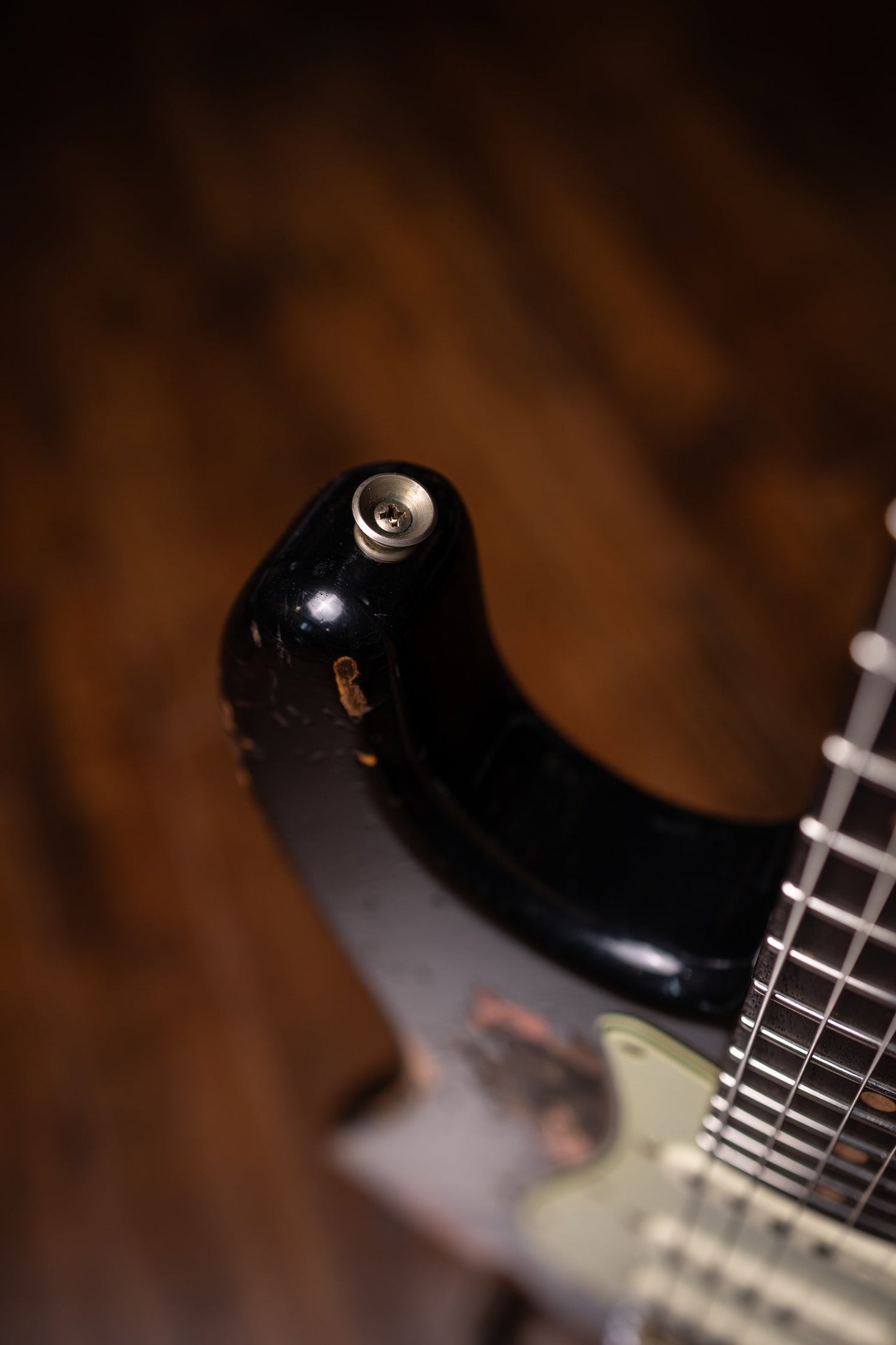 Fender Custom Shop 1963 Stratocaster® Super Heavy Relic - Super Faded Aged Black over 3 Color Sunburst