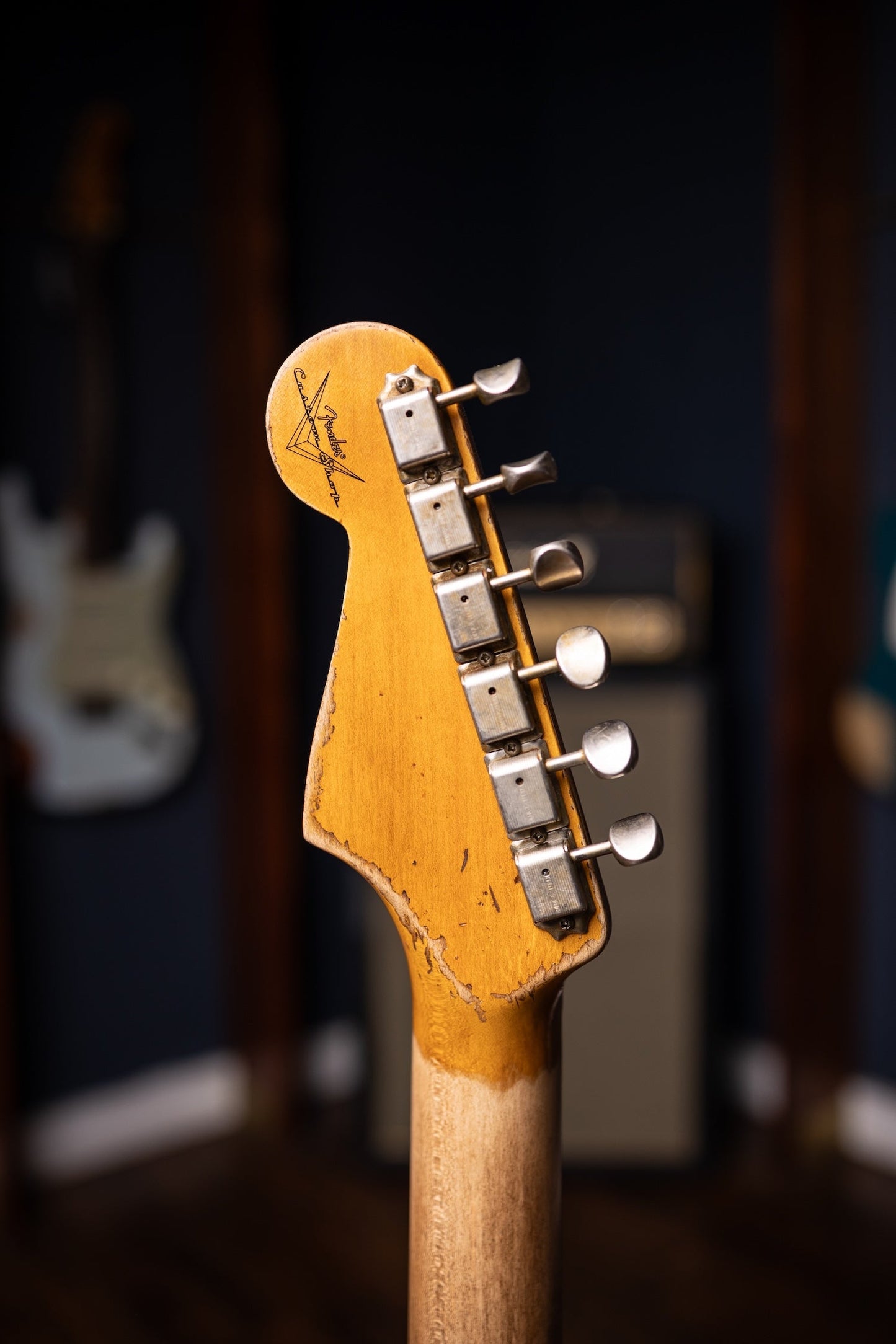 Fender Custom Shop 1963 Stratocaster® Super Heavy Relic - Super Faded Aged Black over 3 Color Sunburst