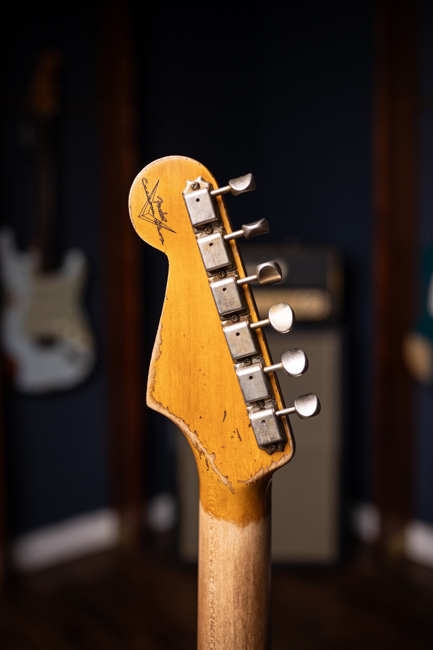 Fender Custom Shop 1963 Stratocaster® Super Heavy Relic - Super Faded Aged Black over 3 Color Sunburst