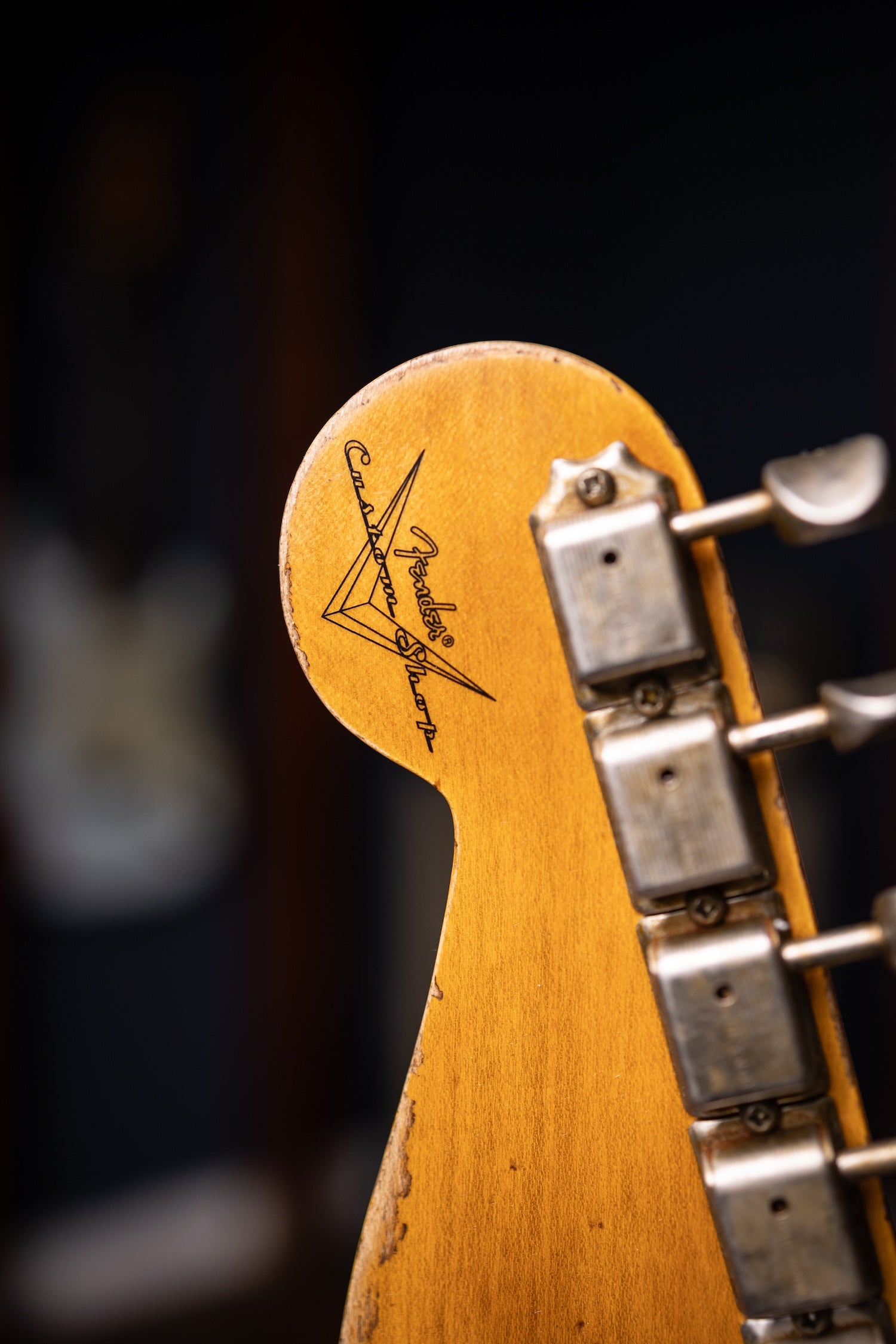 Fender Custom Shop 1963 Stratocaster® Super Heavy Relic - Super Faded Aged Black over 3 Color Sunburst