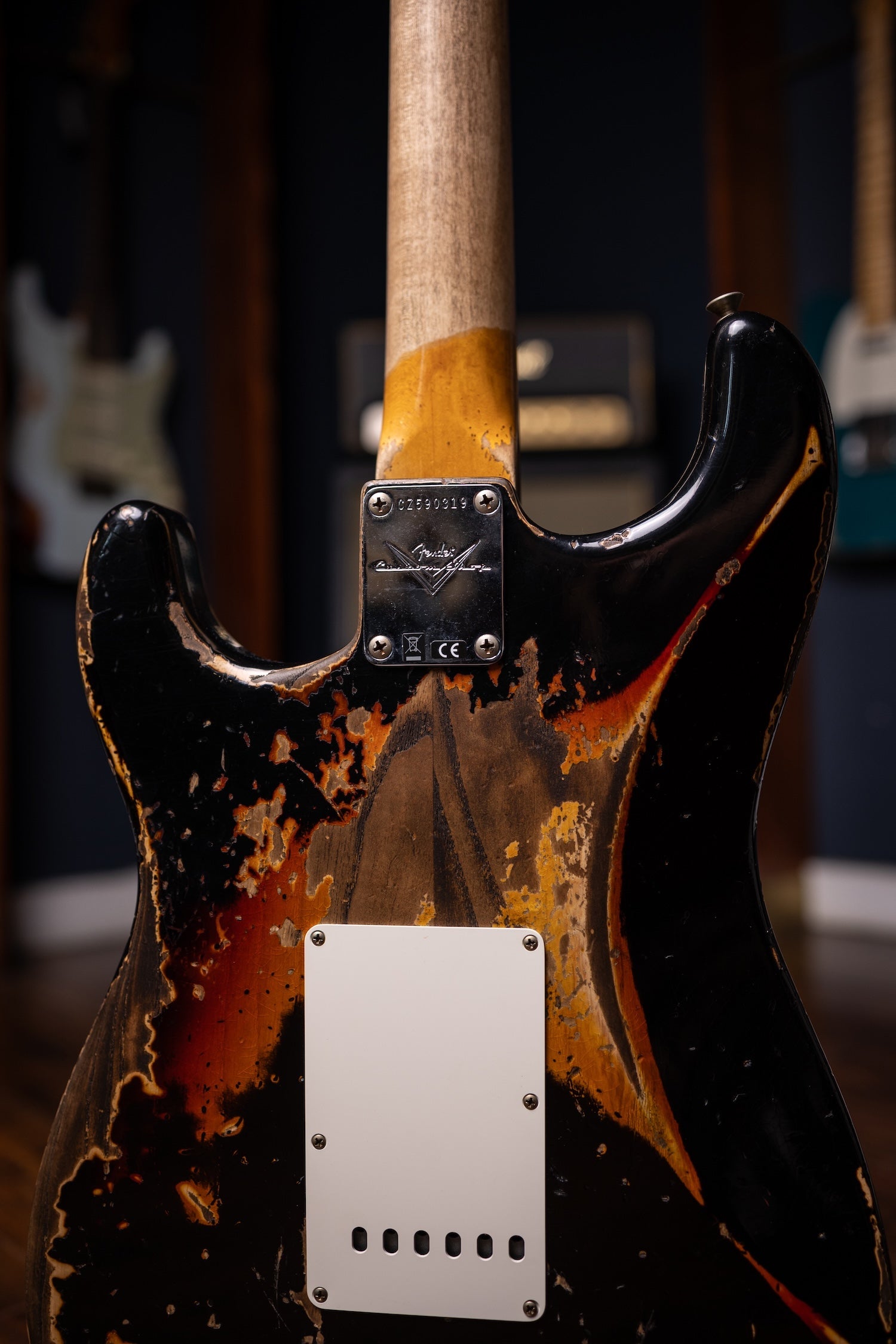 Fender Custom Shop 1963 Stratocaster® Super Heavy Relic - Super Faded Aged Black over 3 Color Sunburst