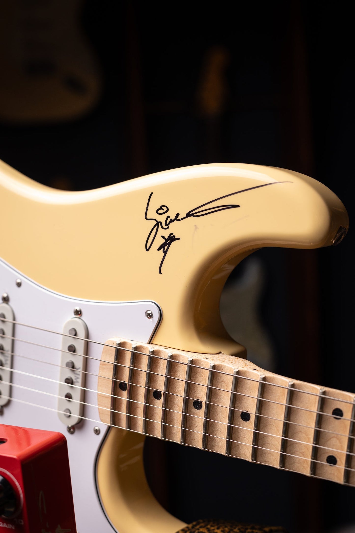 2019 Fender YJM Yngwie Malmsteen Stratocaster - Vintage White + Fender Yngwie Malmsteen Overdrive Pedal Signed Set