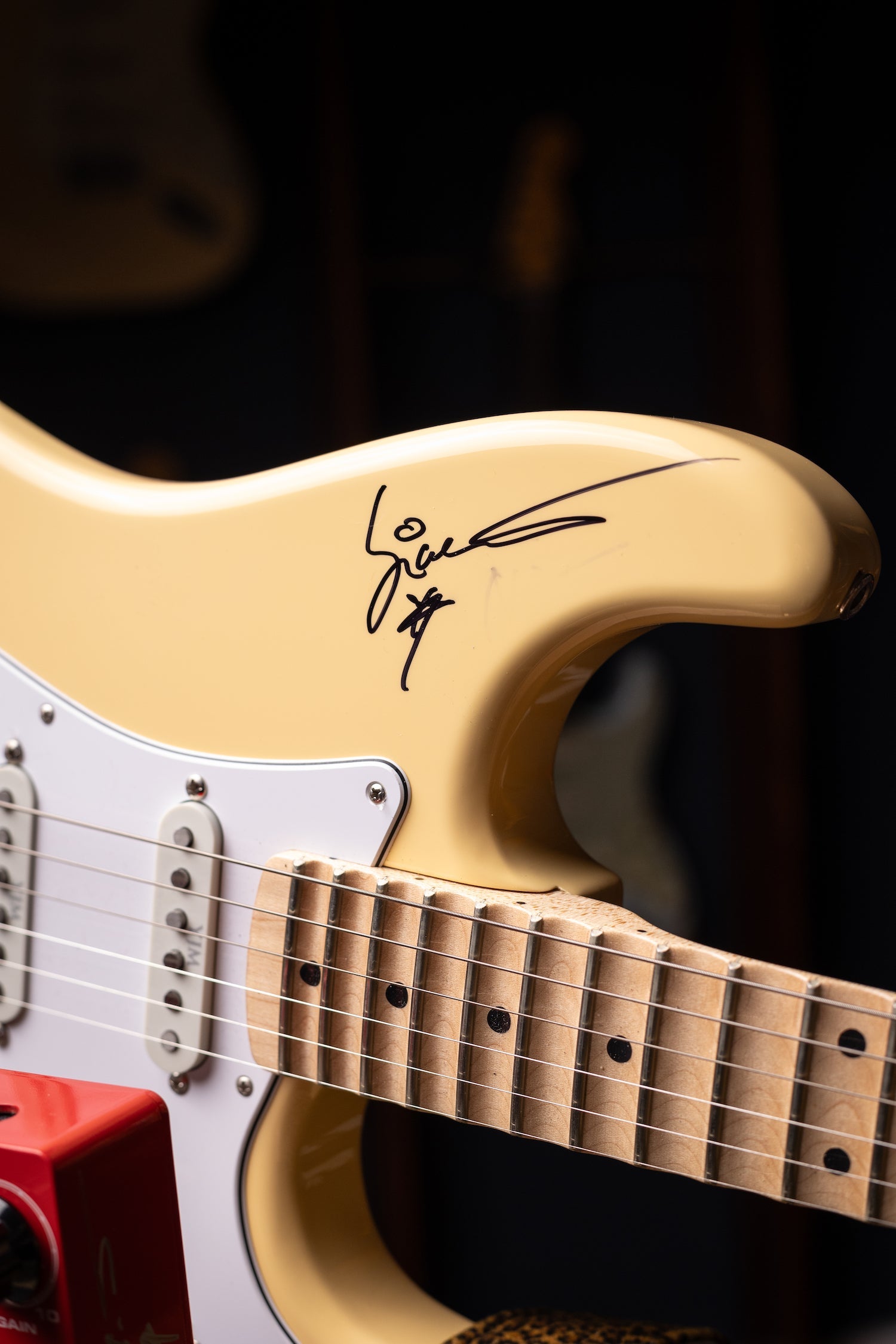 2019 Fender YJM Yngwie Malmsteen Stratocaster - Vintage White + Fender Yngwie Malmsteen Overdrive Pedal Signed Set