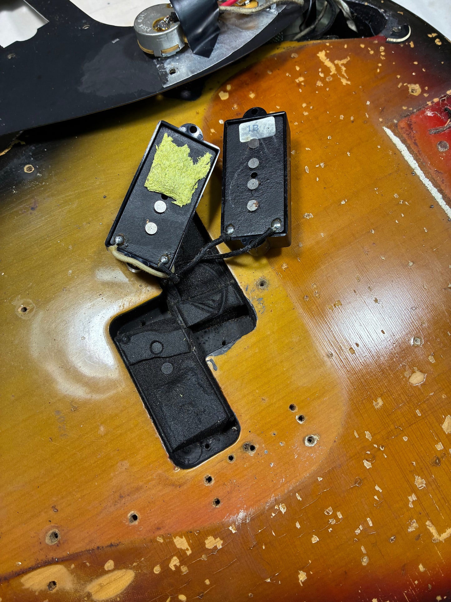 Fender 1966 Precision Bass, Sunburst