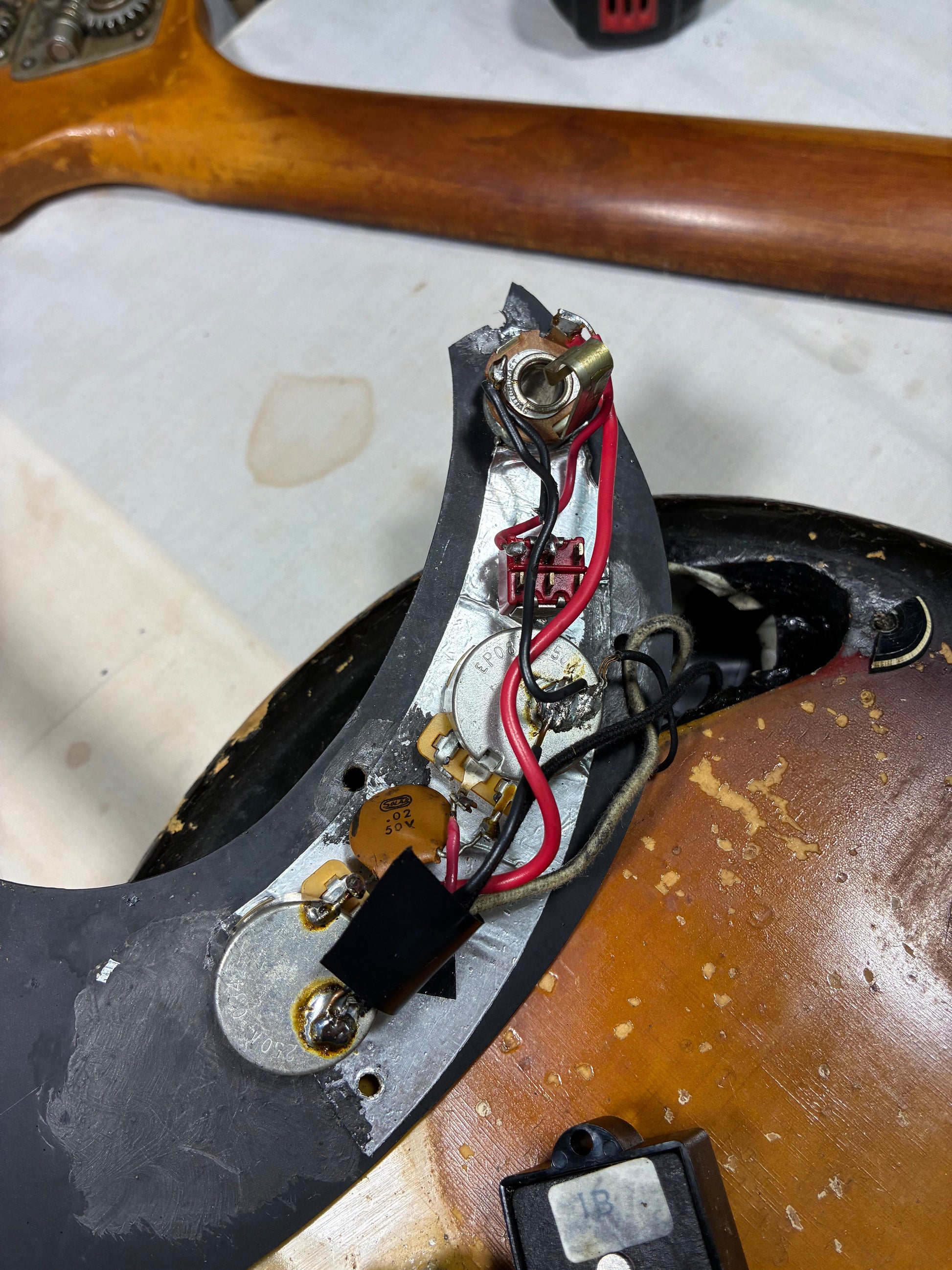 Fender 1966 Precision Bass, Sunburst