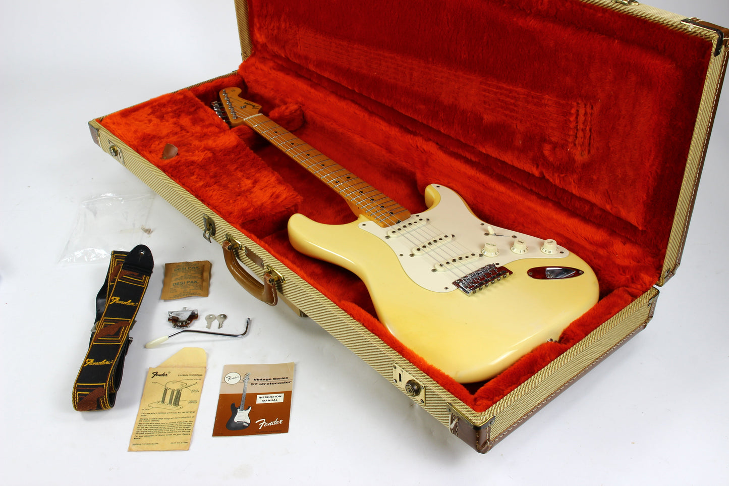 1982 Fender '57 American Vintage Reissue Fullerton Stratocaster 1957 Olympic “Vintage White” RED BOBBIN PICKUPS Very Early RI! AVRI