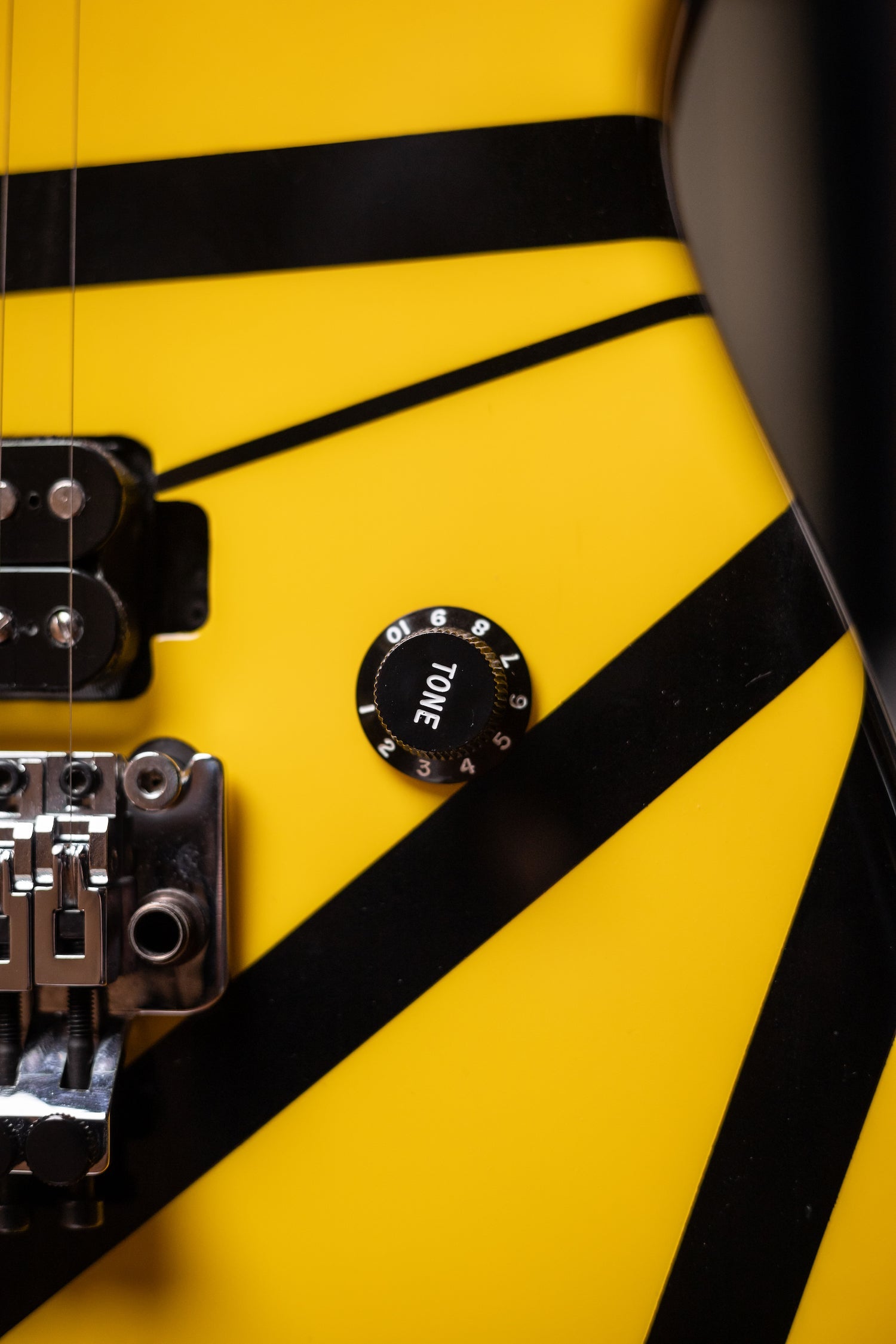 2007 Charvel EVH Striped Detroit - Yellow, Black
