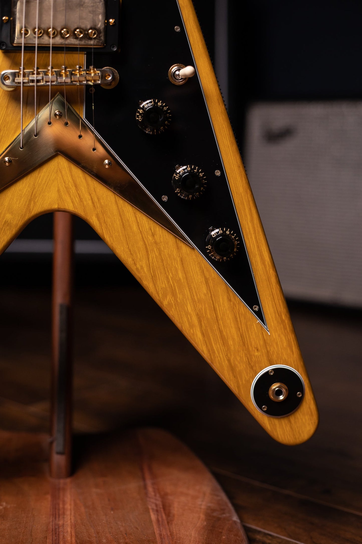 Gibson Custom Shop 1958 Korina Flying V Black Pickguard Electric Guitar - Natural