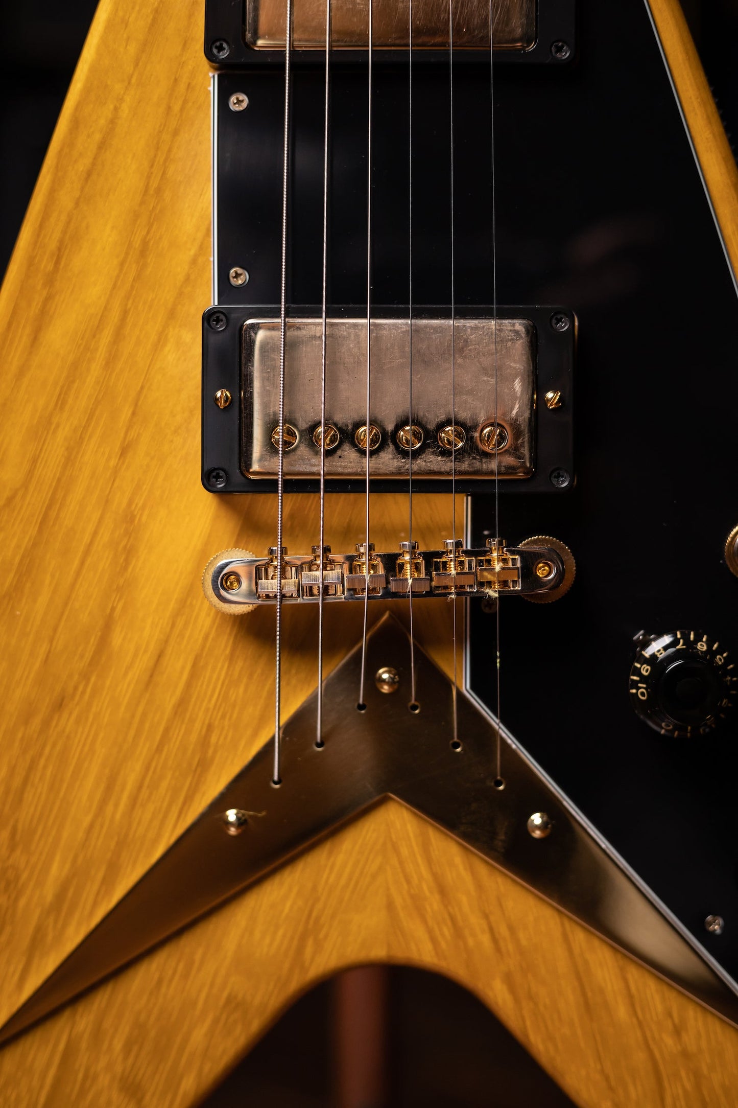 Gibson Custom Shop 1958 Korina Flying V Black Pickguard Electric Guitar - Natural