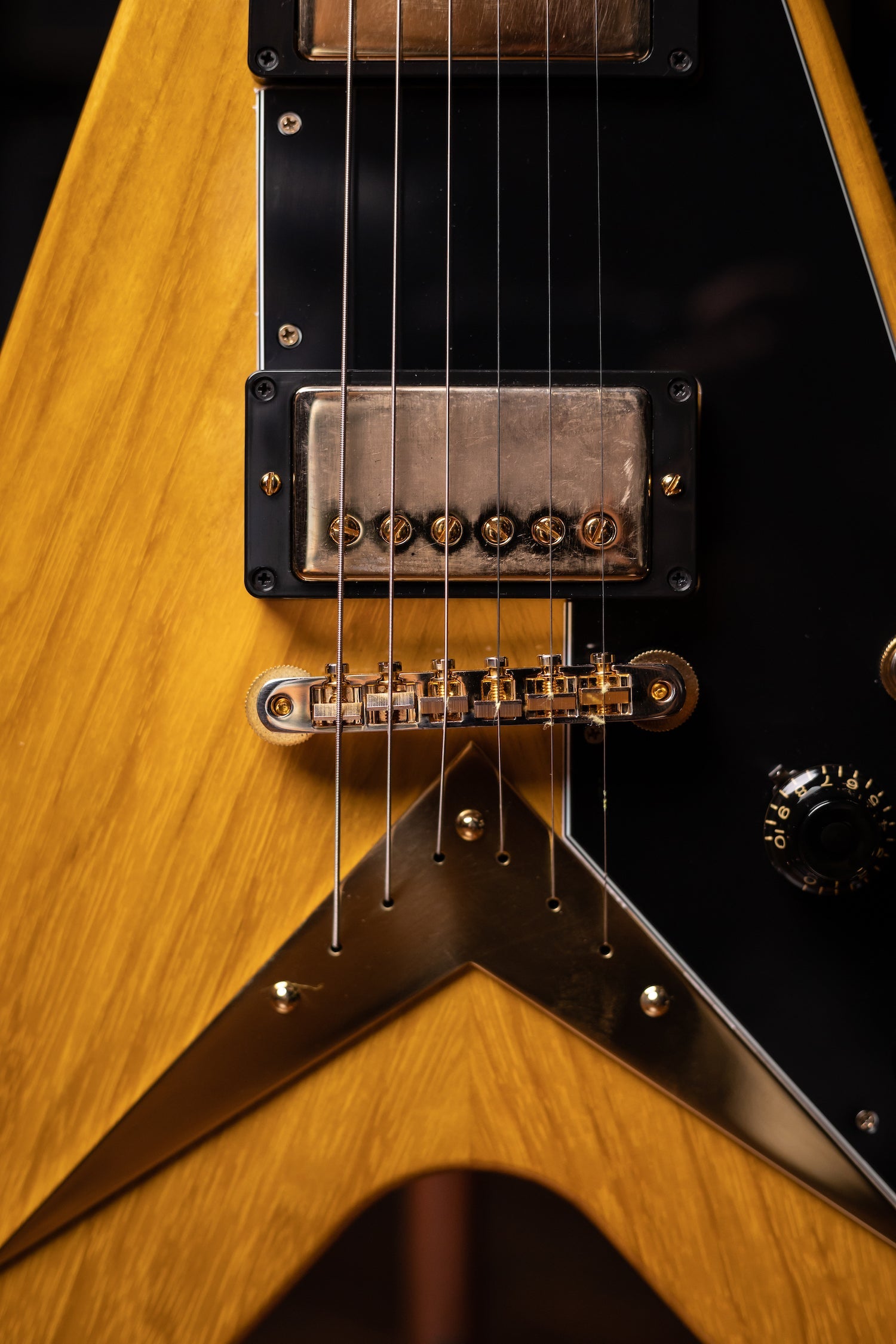 Gibson Custom Shop 1958 Korina Flying V Black Pickguard Electric Guitar - Natural