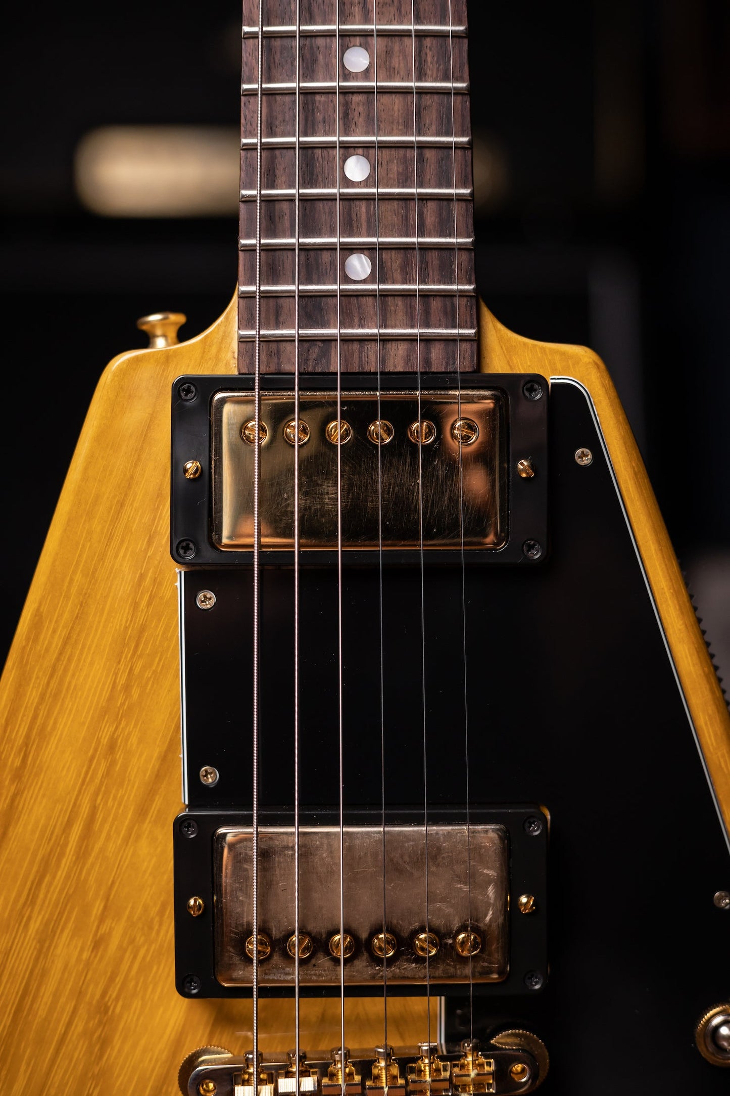 Gibson Custom Shop 1958 Korina Flying V Black Pickguard Electric Guitar - Natural