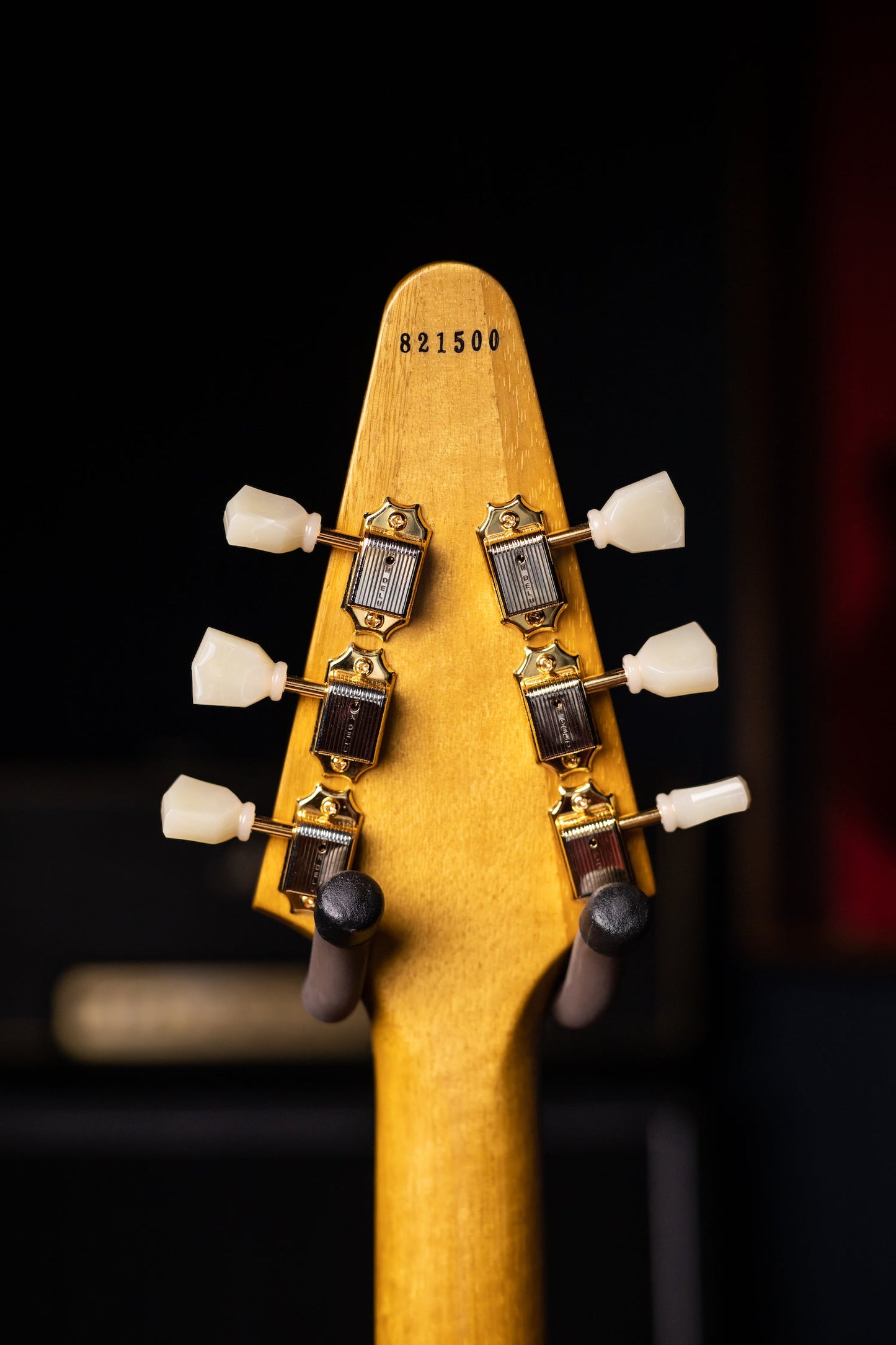 Gibson Custom Shop 1958 Korina Flying V Black Pickguard Electric Guitar - Natural