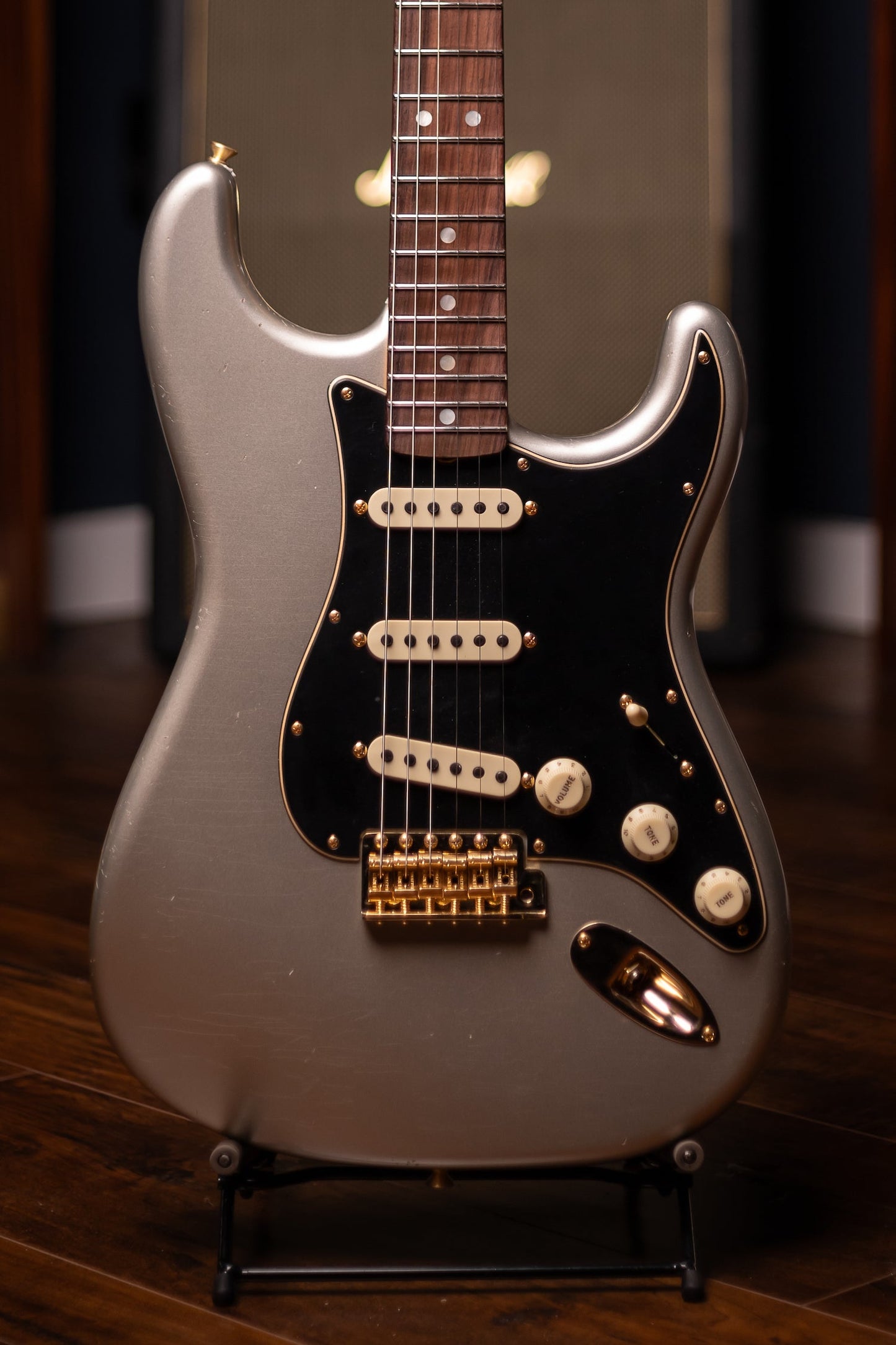 Fender Custom Shop Limited Edition 1965 Dual-Mag Stratocaster® Journeyman Relic® with Closet Classic Hardware Electric Guitar - Aged Inca Silver