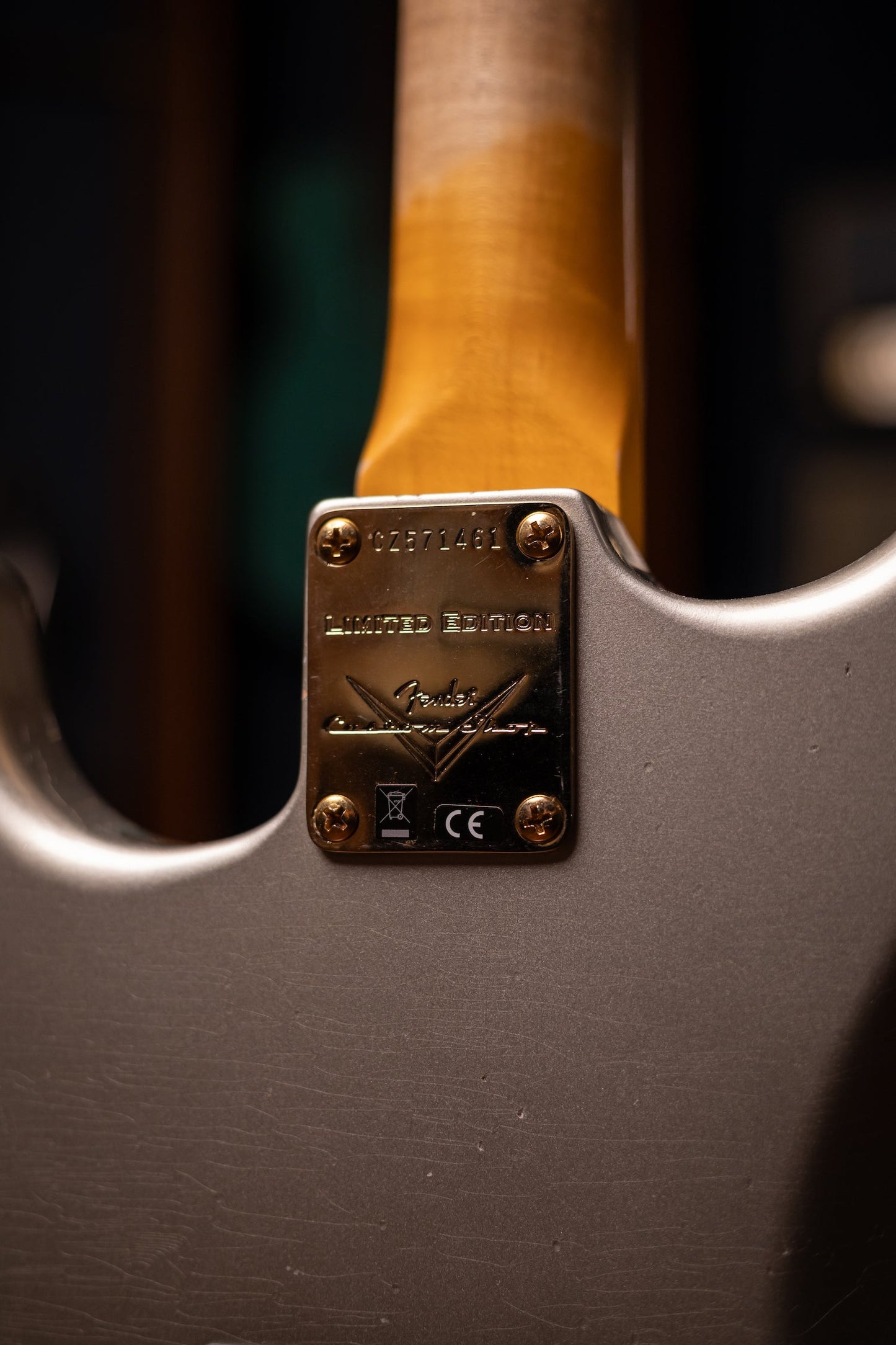 Fender Custom Shop Limited Edition 1965 Dual-Mag Stratocaster® Journeyman Relic® with Closet Classic Hardware Electric Guitar - Aged Inca Silver
