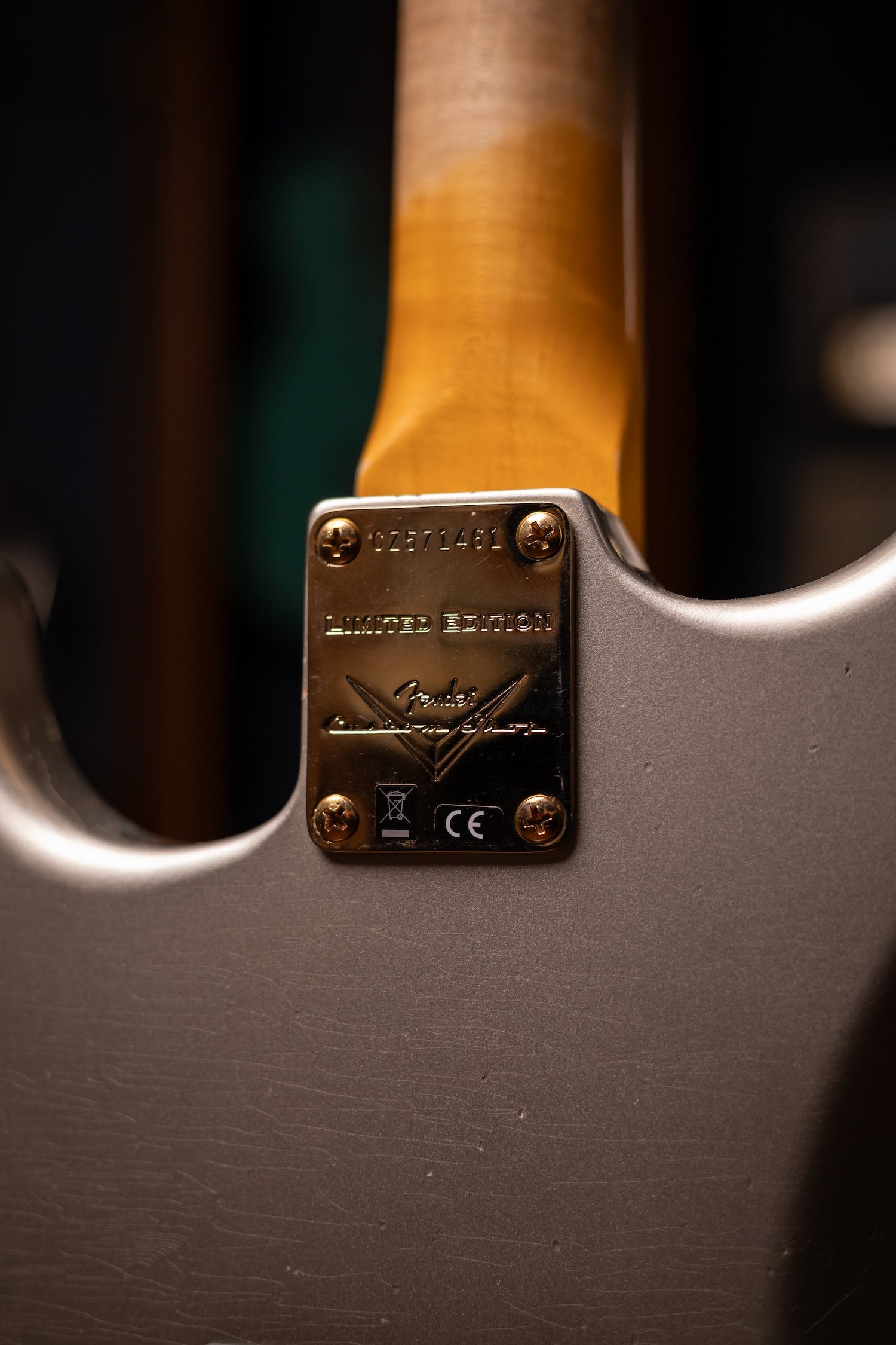 Fender Custom Shop Limited Edition 1965 Dual-Mag Stratocaster® Journeyman Relic® with Closet Classic Hardware Electric Guitar - Aged Inca Silver