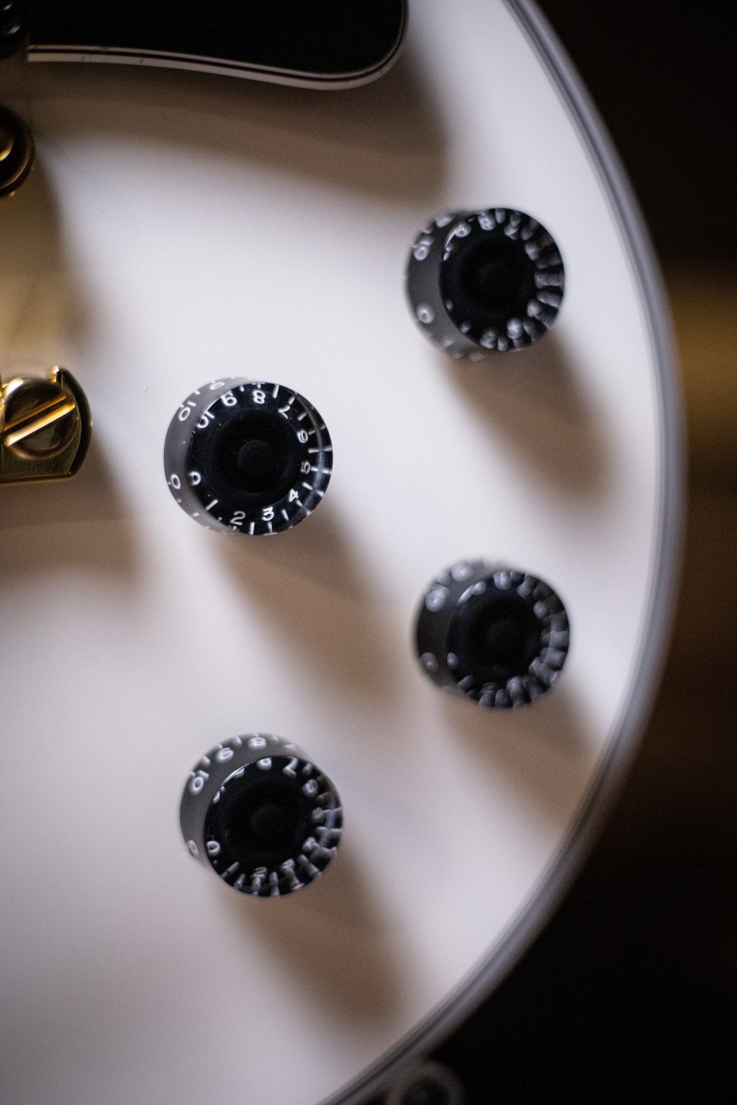 SCRATCH & DENT! Gibson Custom Shop Les Paul Custom Ebony Fingerboard Gloss Electric Guitar - Alpine White