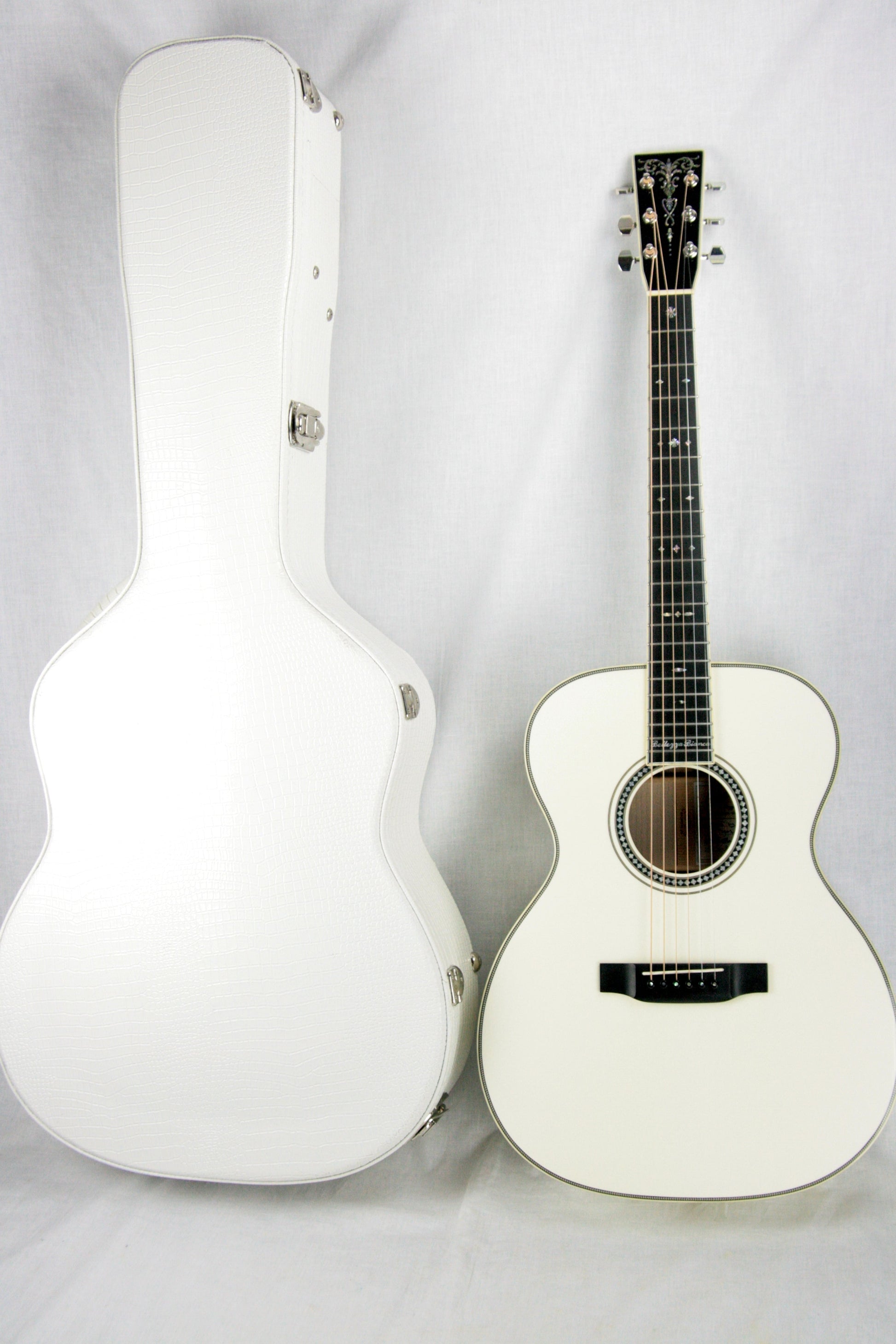 2006 Martin Bellezza Bianca SIGNED Eric Clapton 000-ECHF WHITE Acoustic Guitar! 28 42