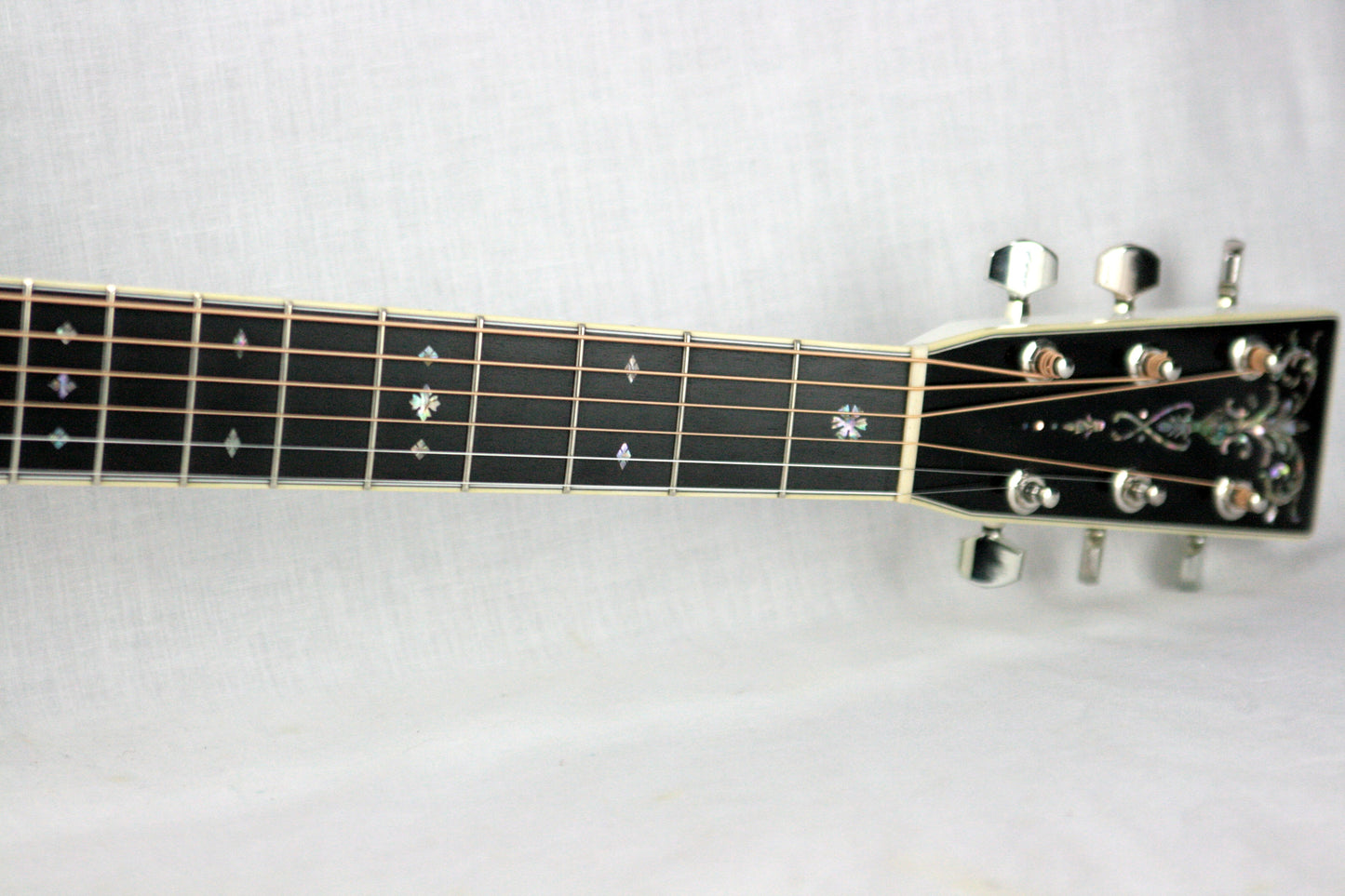 2006 Martin Bellezza Bianca SIGNED Eric Clapton 000-ECHF WHITE Acoustic Guitar! 28 42