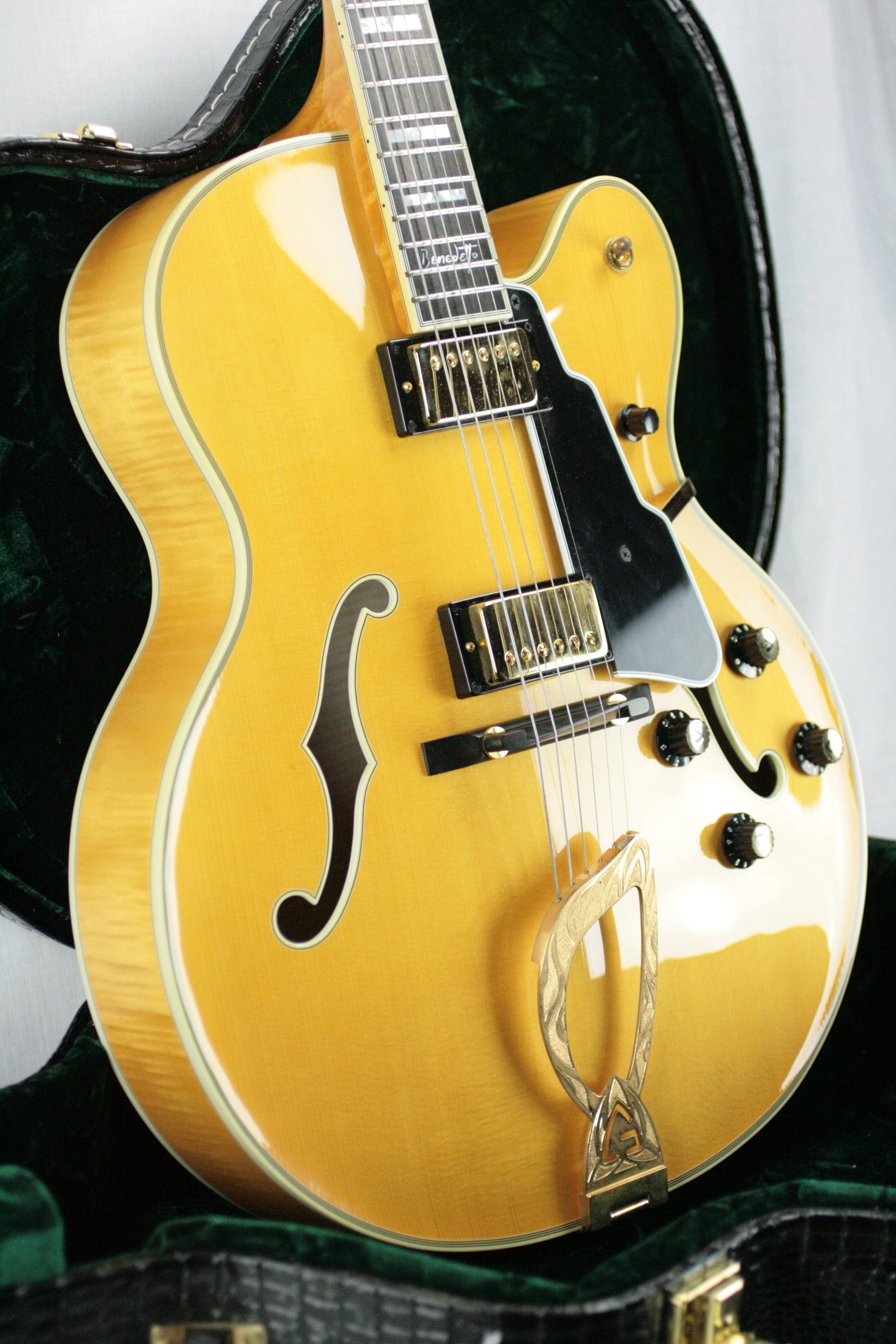 2004 Guild Bob Benedetto X-700 Stuart Honey Blonde! Solid-Carved Woods! x700 Signature Archtop