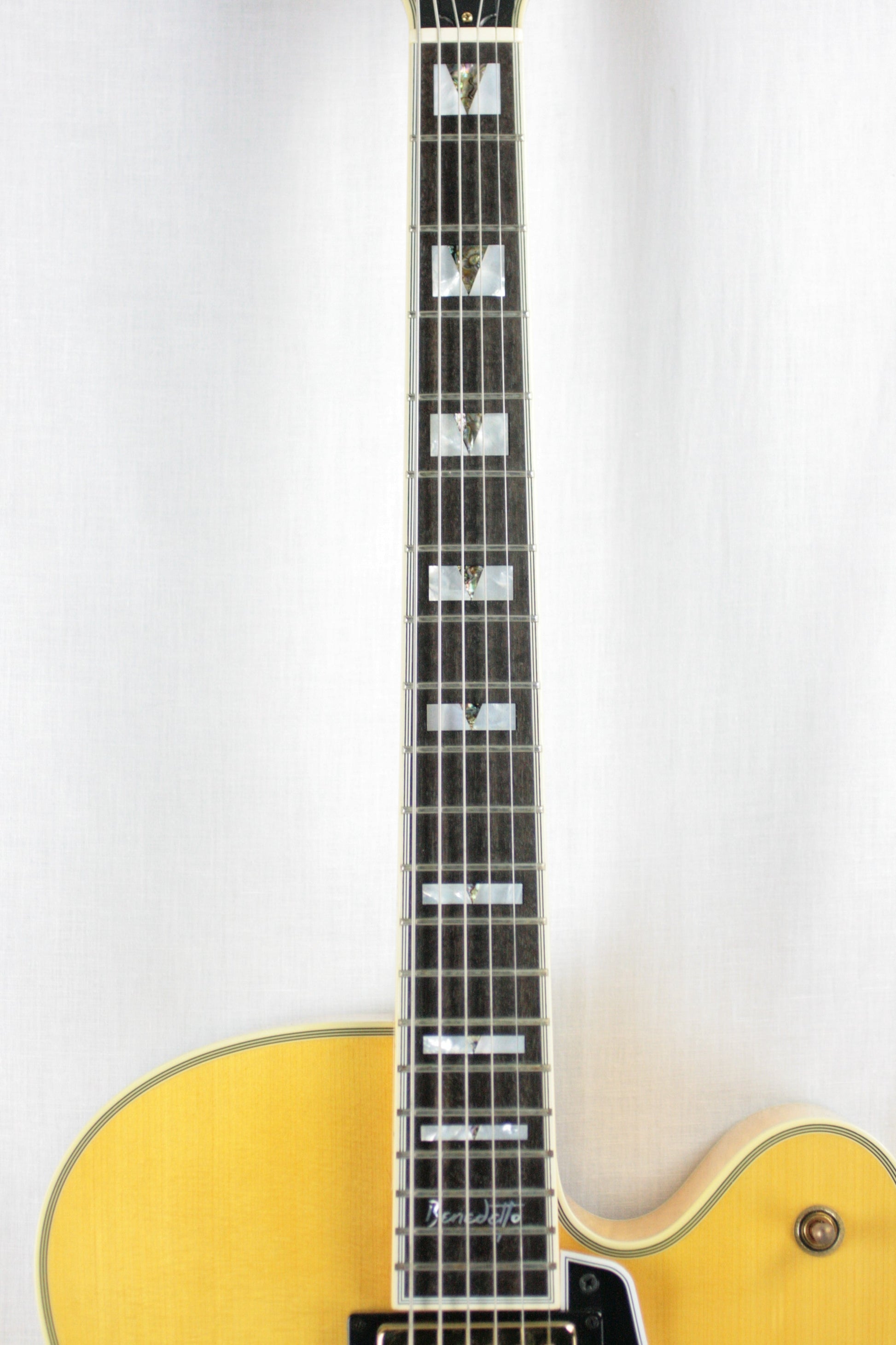 2004 Guild Bob Benedetto X-700 Stuart Honey Blonde! Solid-Carved Woods! x700 Signature Archtop