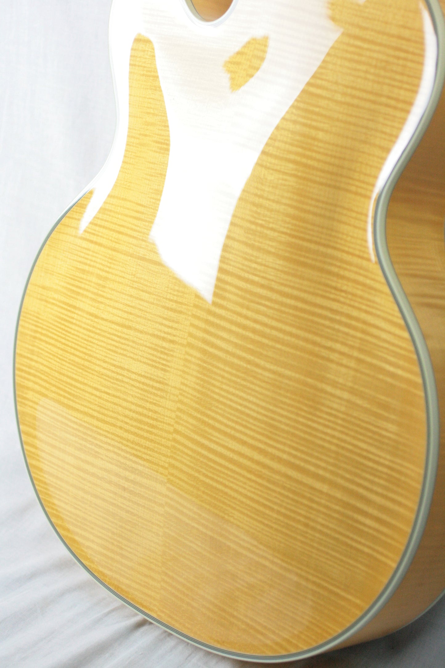 2004 Guild Bob Benedetto X-700 Stuart Honey Blonde! Solid-Carved Woods! x700 Signature Archtop