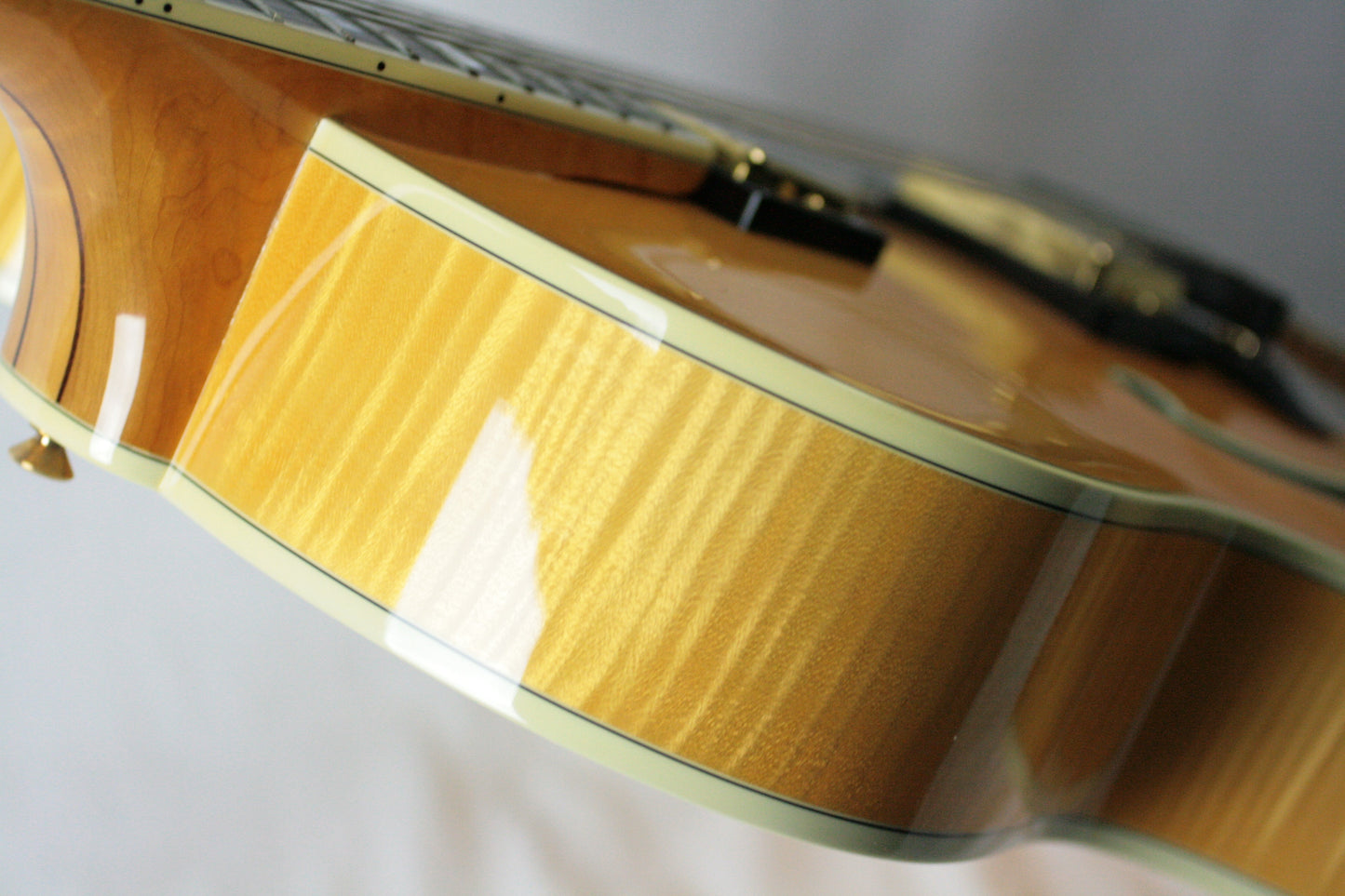 2004 Guild Bob Benedetto X-700 Stuart Honey Blonde! Solid-Carved Woods! x700 Signature Archtop