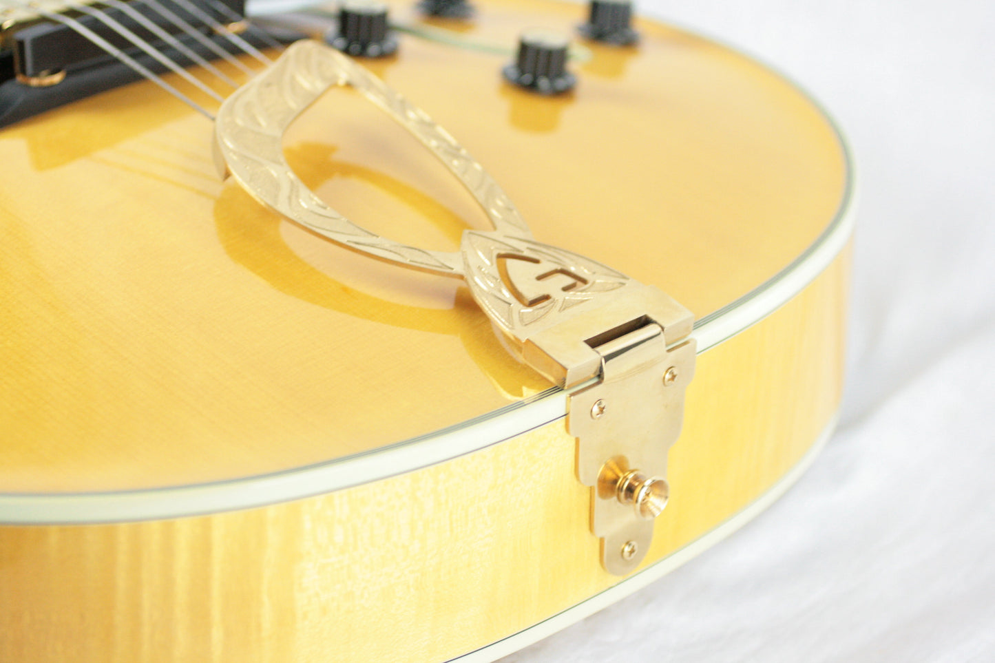 2004 Guild Bob Benedetto X-700 Stuart Honey Blonde! Solid-Carved Woods! x700 Signature Archtop
