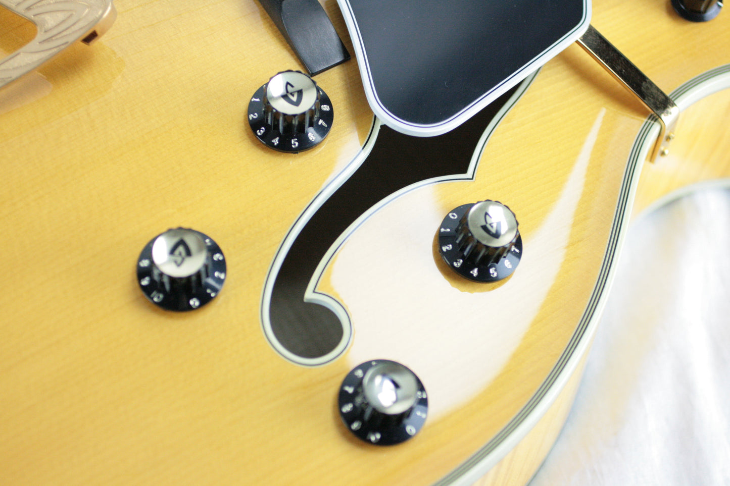 2004 Guild Bob Benedetto X-700 Stuart Honey Blonde! Solid-Carved Woods! x700 Signature Archtop