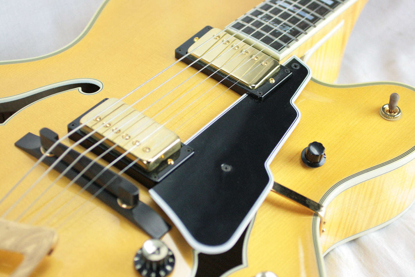 2004 Guild Bob Benedetto X-700 Stuart Honey Blonde! Solid-Carved Woods! x700 Signature Archtop