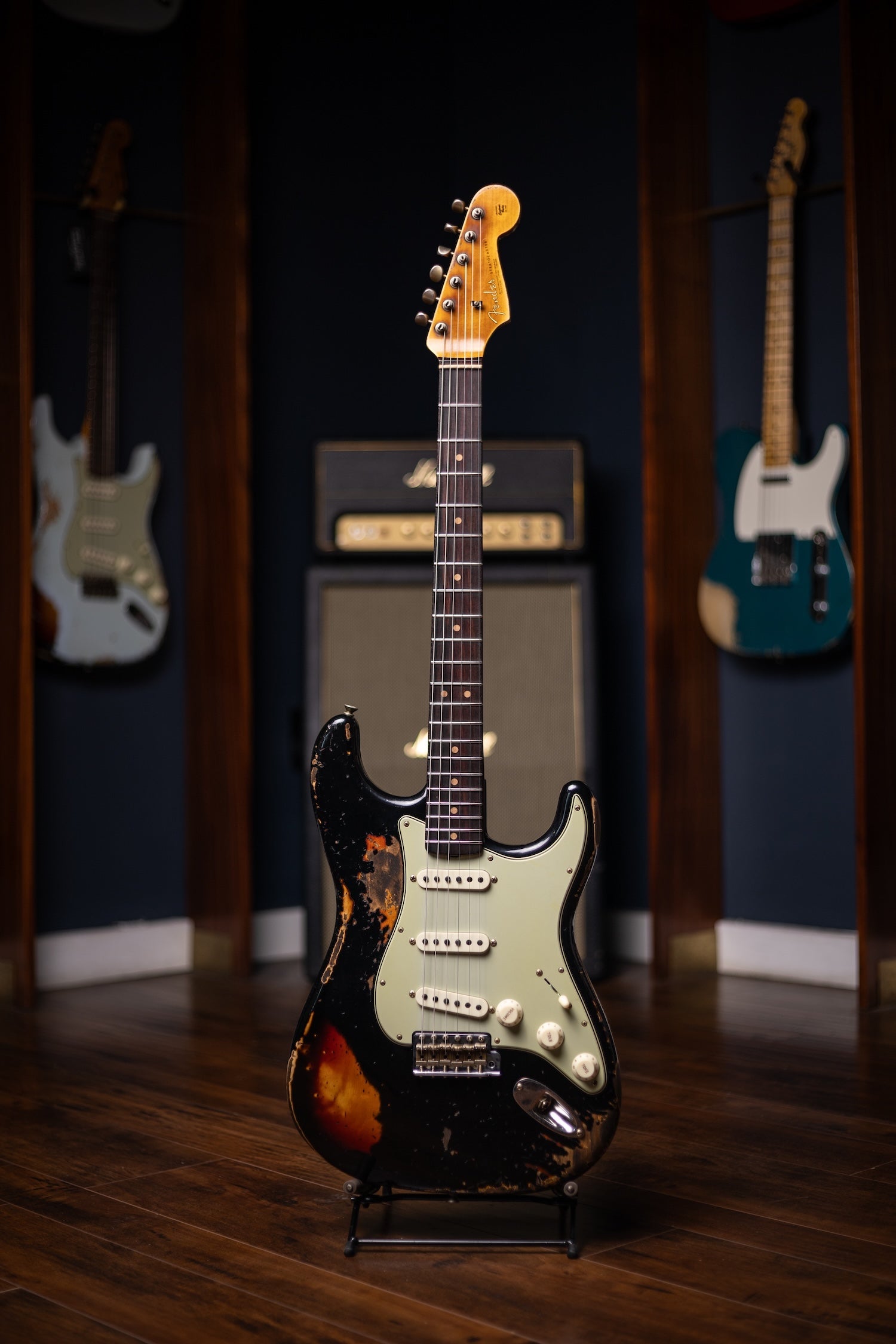 Fender Custom Shop 1963 Stratocaster® Super Heavy Relic - Super Faded Aged Black over 3 Color Sunburst