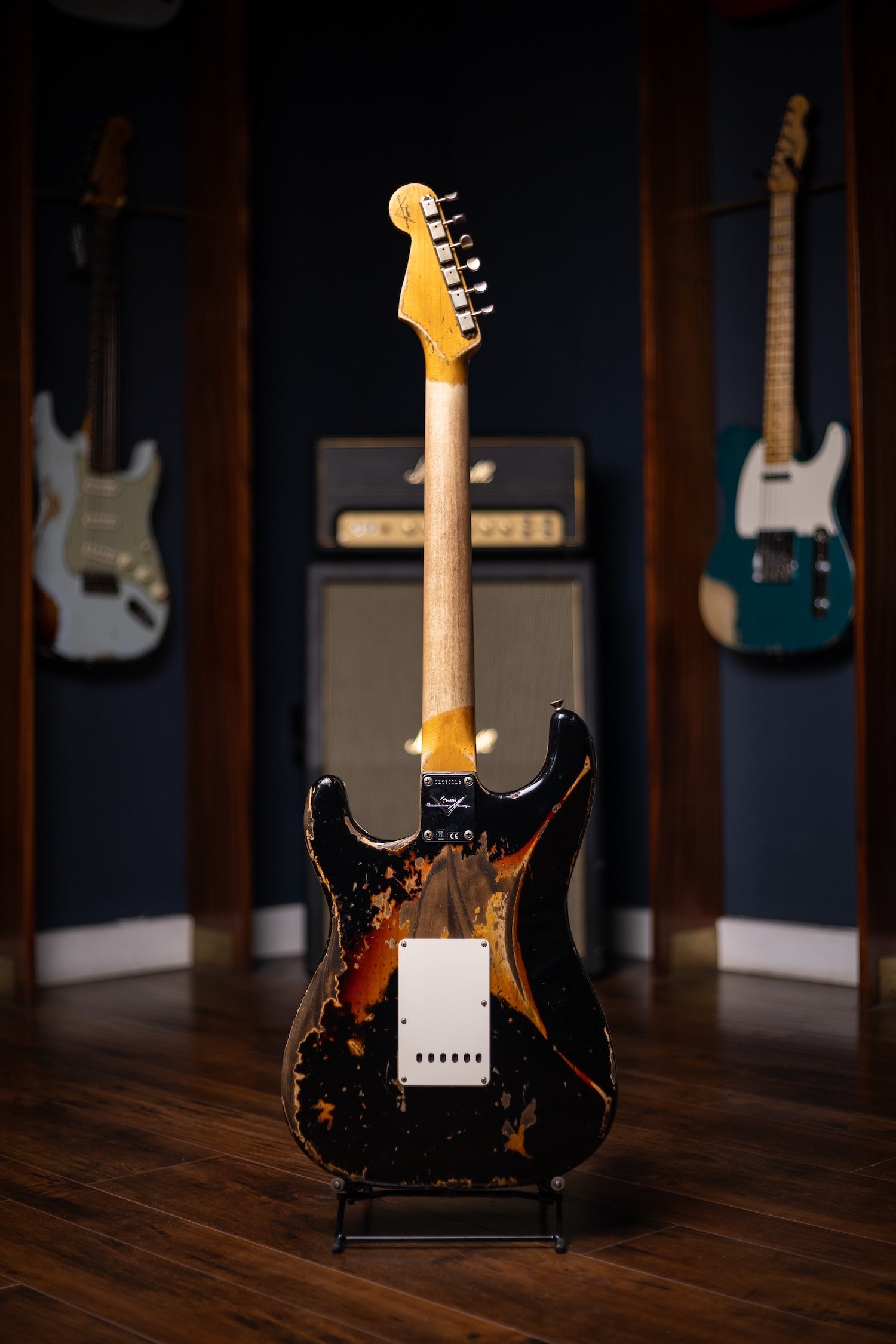 Fender Custom Shop 1963 Stratocaster® Super Heavy Relic - Super Faded Aged Black over 3 Color Sunburst