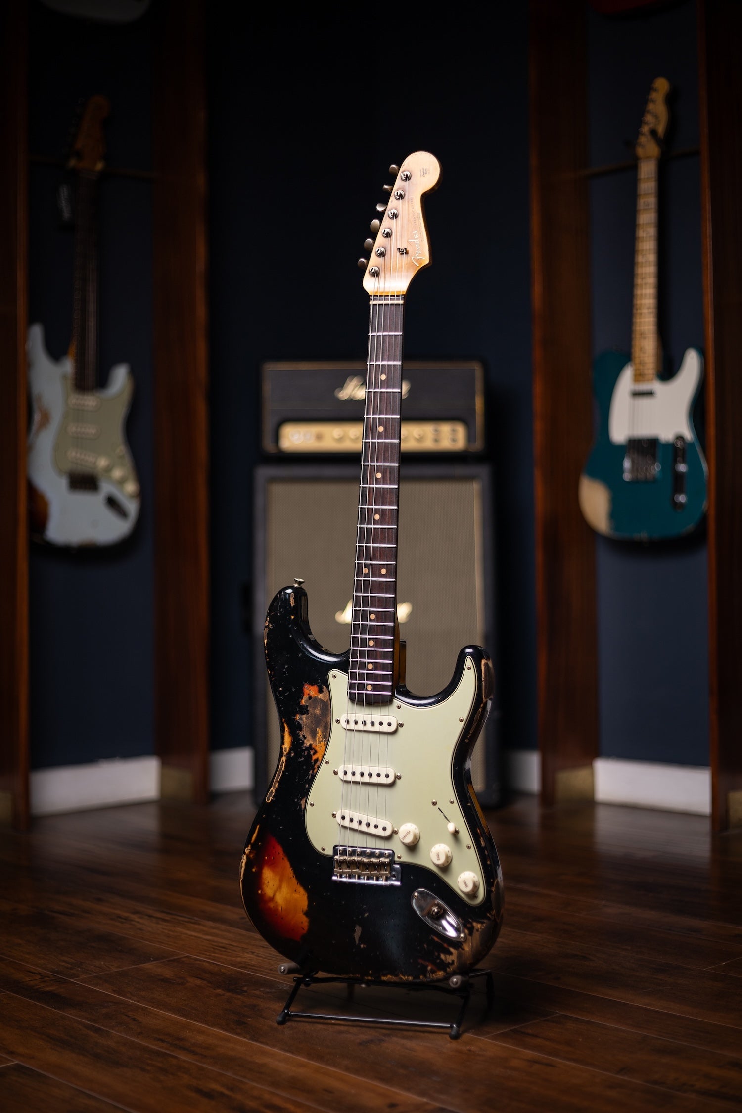 Fender Custom Shop 1963 Stratocaster® Super Heavy Relic - Super Faded Aged Black over 3 Color Sunburst