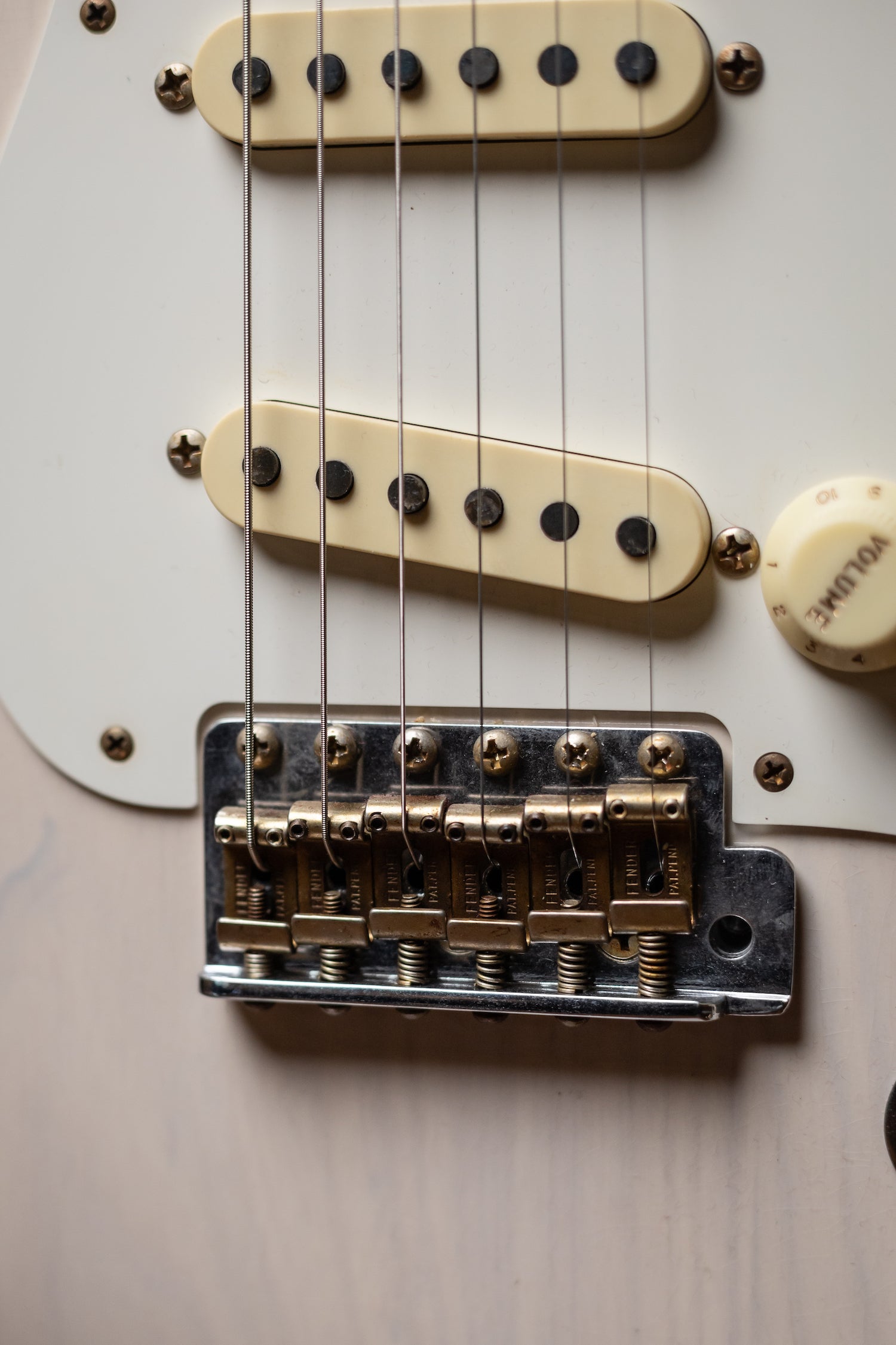 Fender Custom Shop Journeyman 1956 Stratocaster Electric Guitar - Aged White Blonde