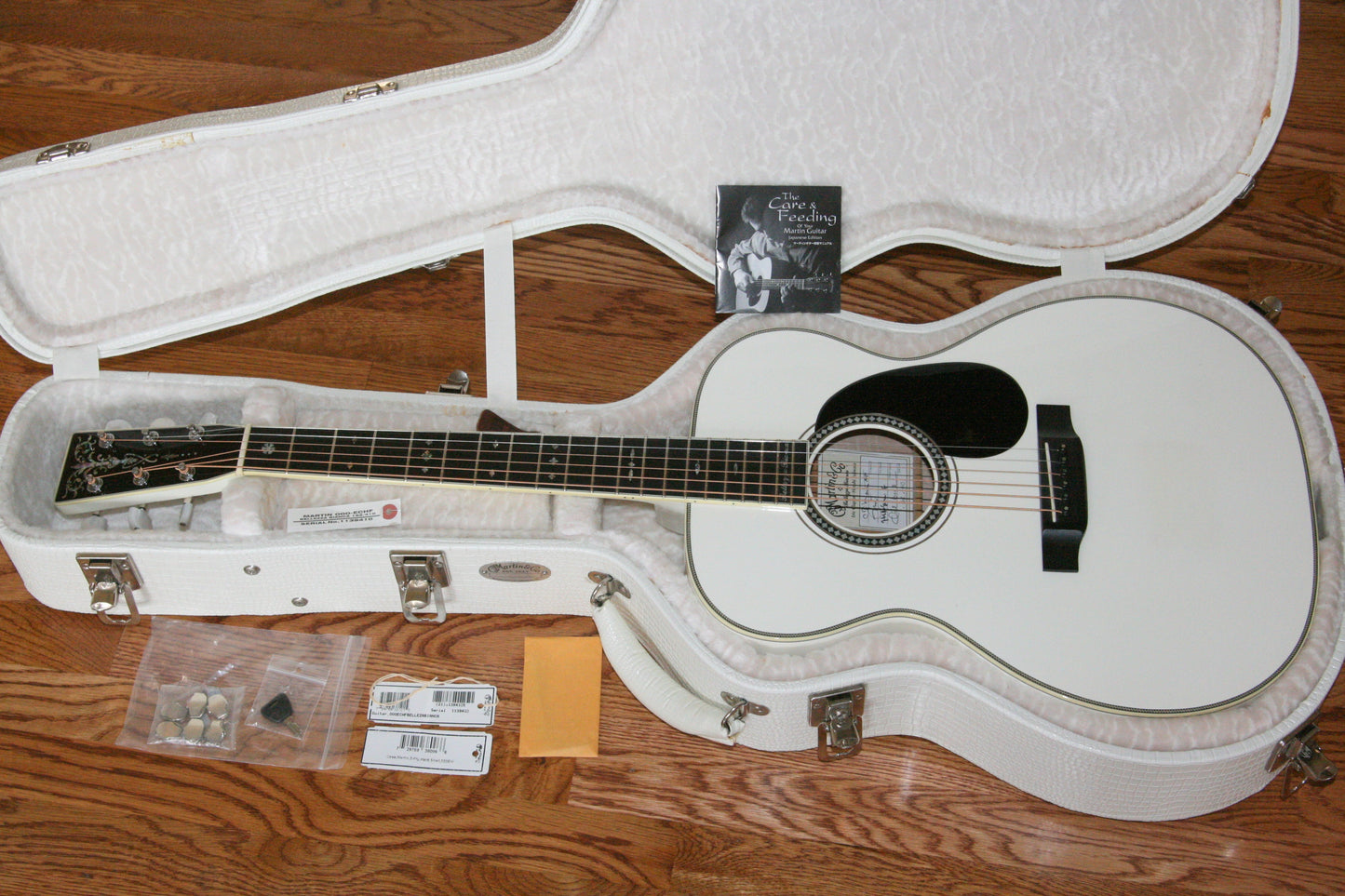 2006 Martin Bellezza Bianca ERIC CLAPTON 000-ECHF WHITE Acoustic Guitar! Signed by EC! 28 42