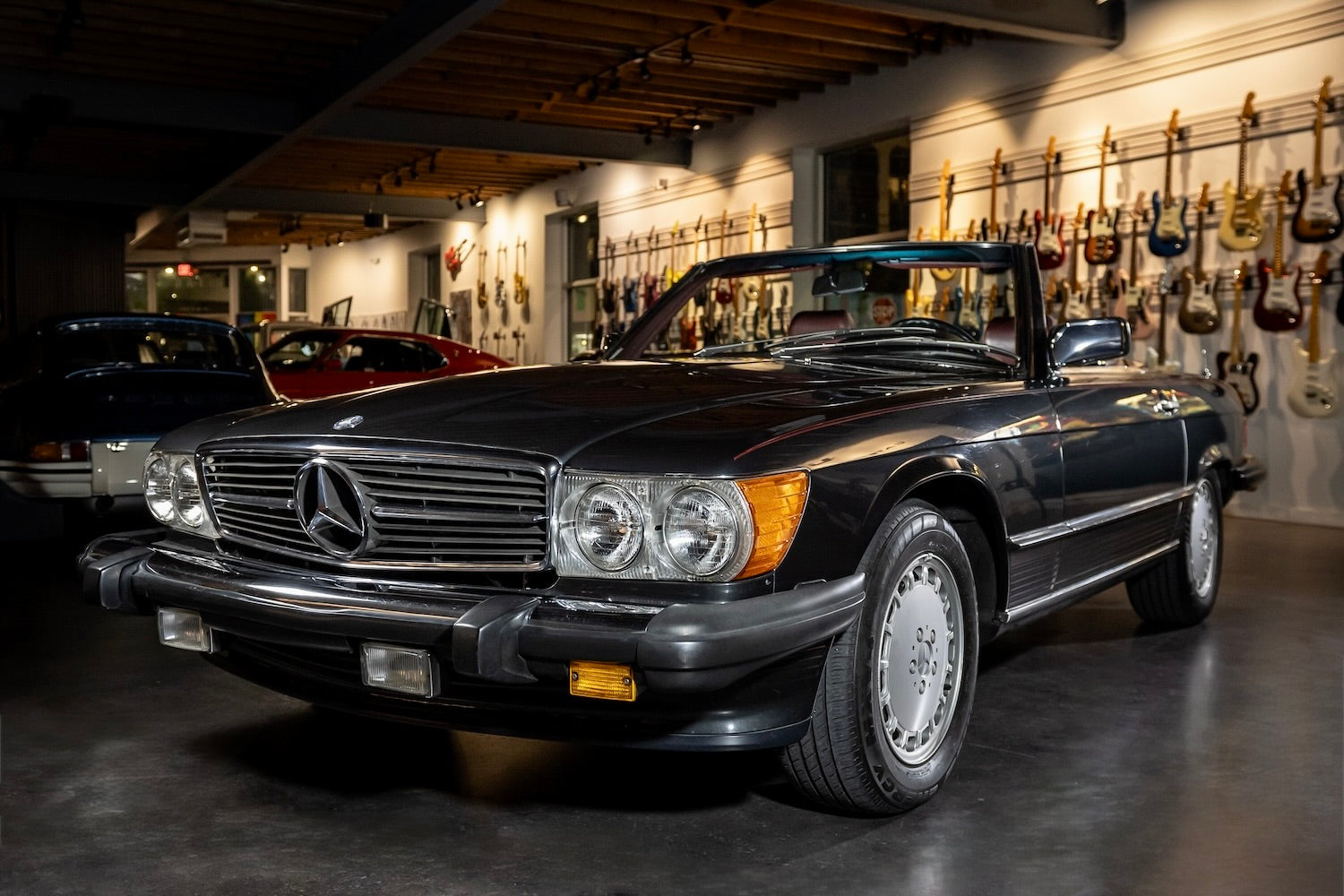 1986 Mercedes-Benz 560 SL Black Pearl Metallic