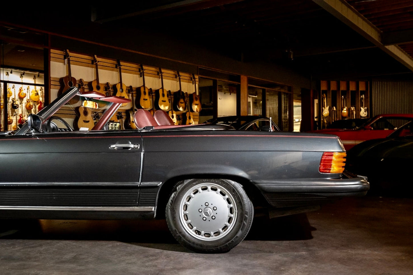 1986 Mercedes-Benz 560 SL Black Pearl Metallic