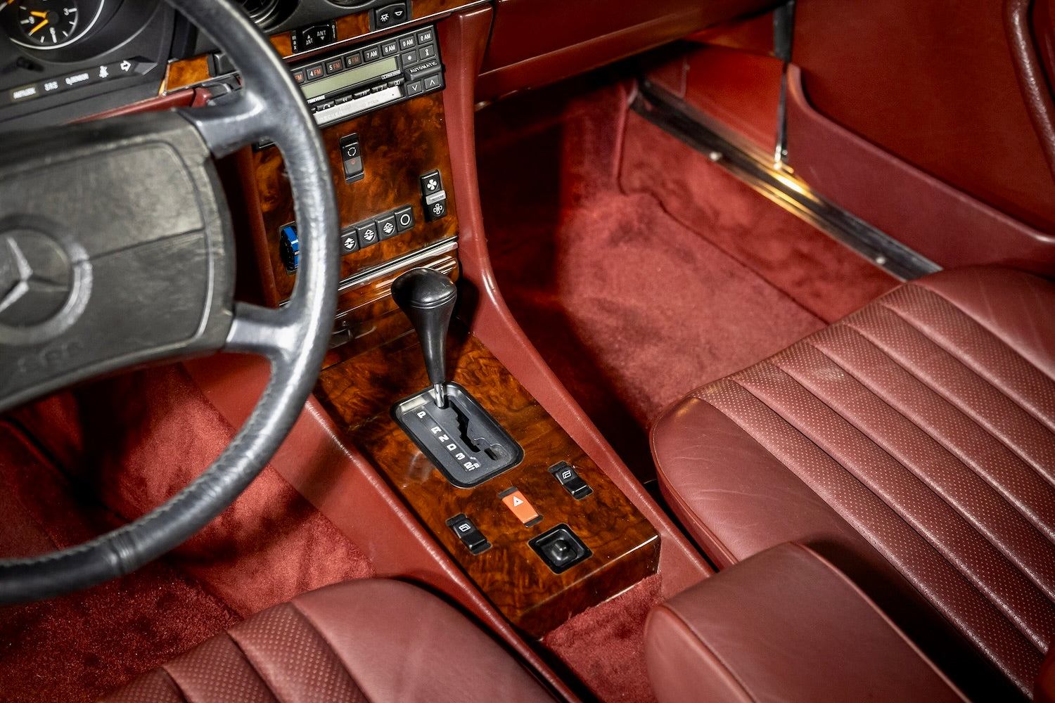 1986 Mercedes-Benz 560 SL Black Pearl Metallic