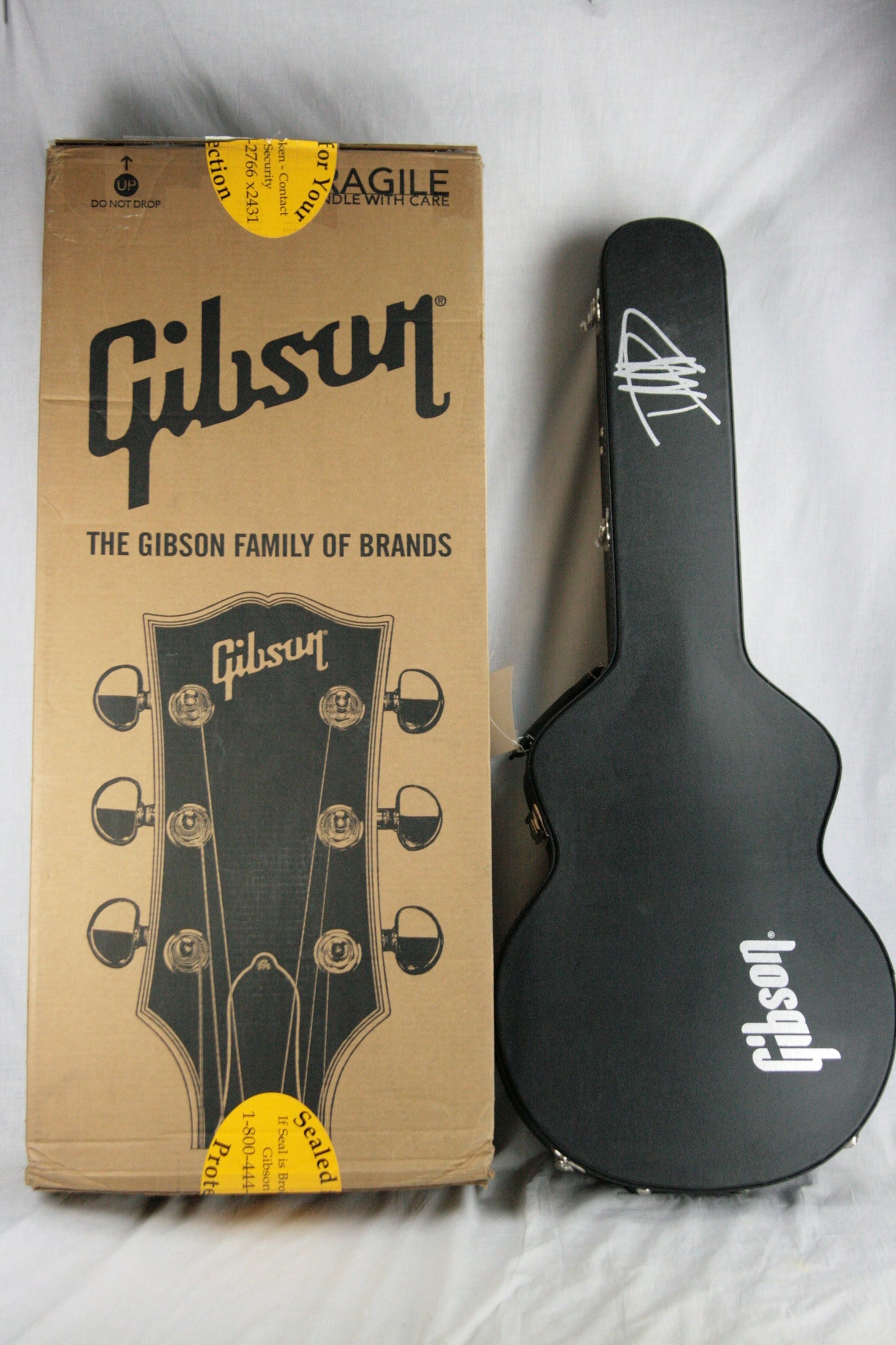 MINT 2014 Gibson Dave Grohl Signature ES-335 Metallic Gold DG-335 LOW NUMBER