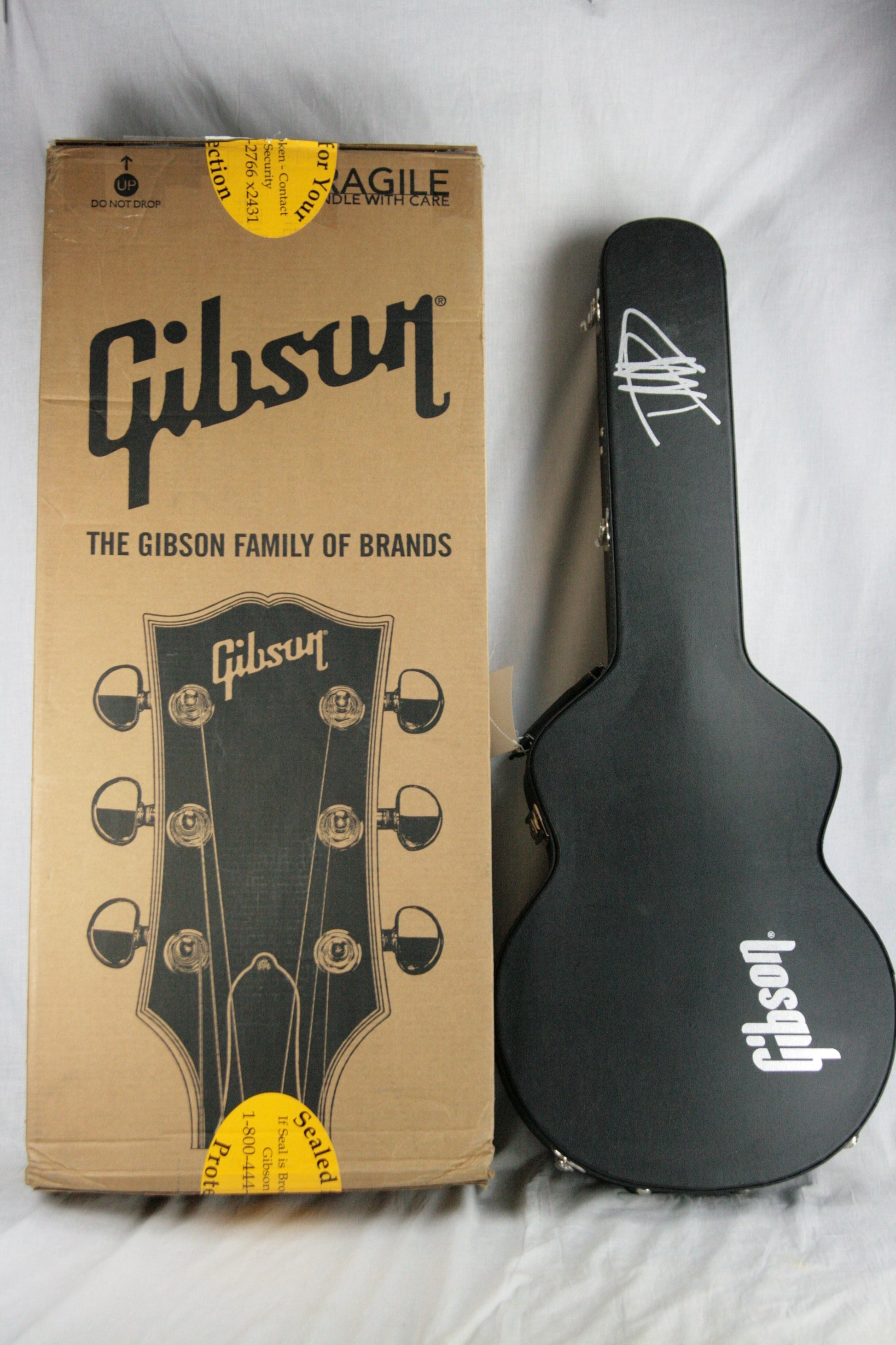 MINT 2014 Gibson Dave Grohl Signature ES-335 Metallic Gold DG-335 LOW NUMBER