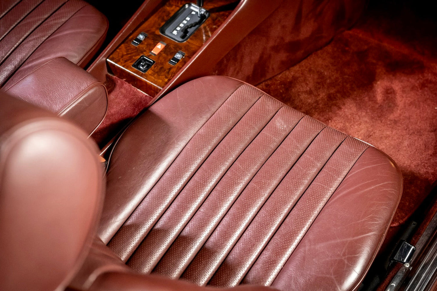 1986 Mercedes-Benz 560 SL Black Pearl Metallic