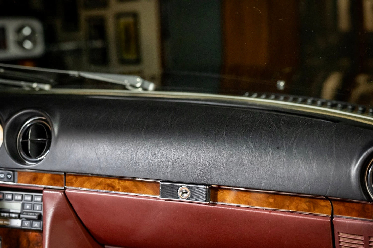 1986 Mercedes-Benz 560 SL Black Pearl Metallic