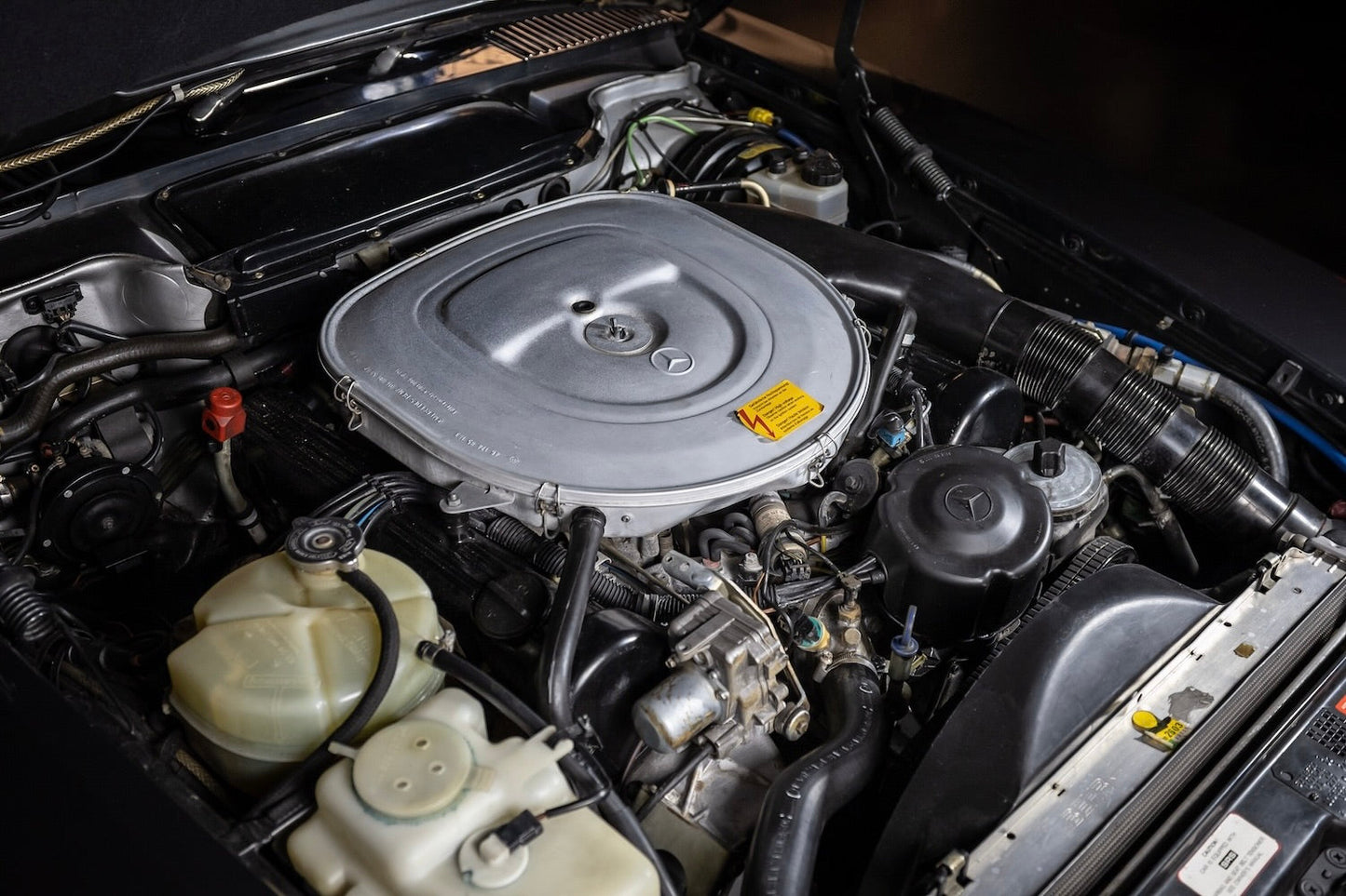 1986 Mercedes-Benz 560 SL Black Pearl Metallic