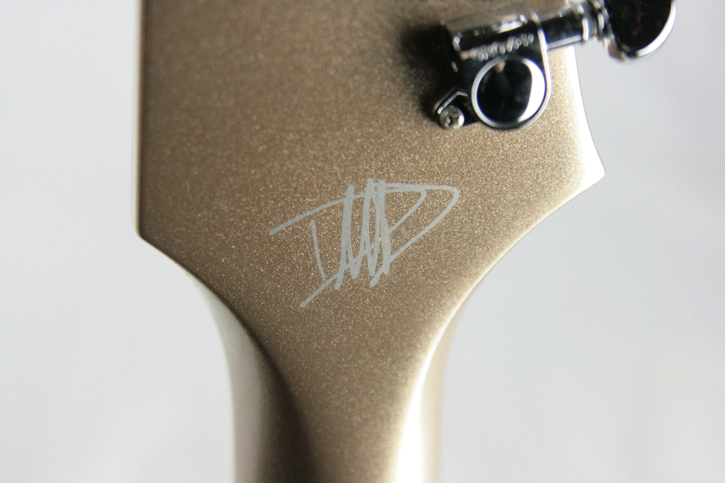 MINT 2014 Gibson Dave Grohl Signature ES-335 Metallic Gold DG-335 LOW NUMBER