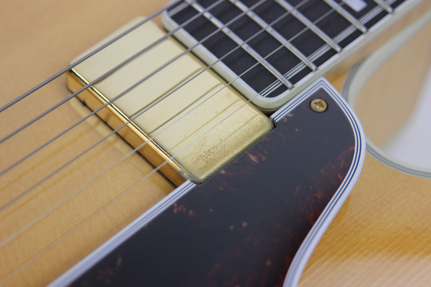 MINTY 1994 Guild Artist Award Natural Jazz Archtop Electric Guitar - Westerly RI, Carved Top, Highest Grade!