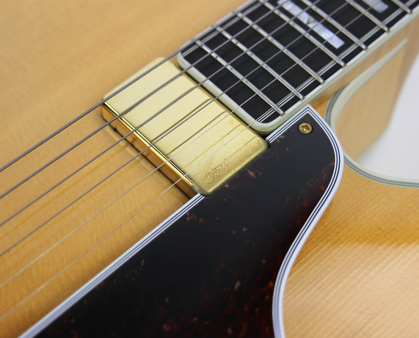 MINTY 1994 Guild Artist Award Natural Jazz Archtop Electric Guitar - Westerly RI, Carved Top, Highest Grade!