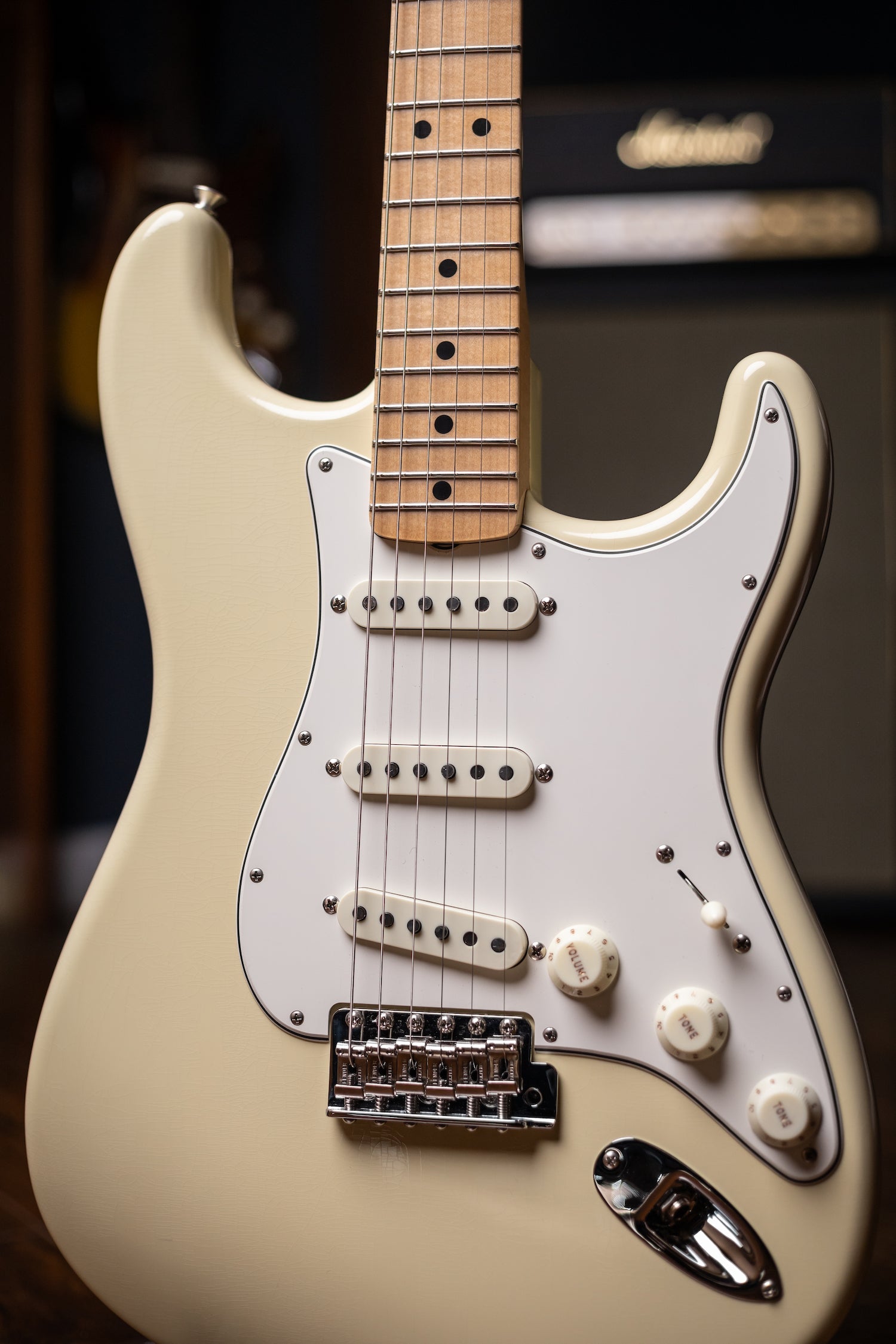 Fender Custom Shop 1968 Stratocaster Deluxe Closet Classic Electric Guitar - Aged Vintage White
